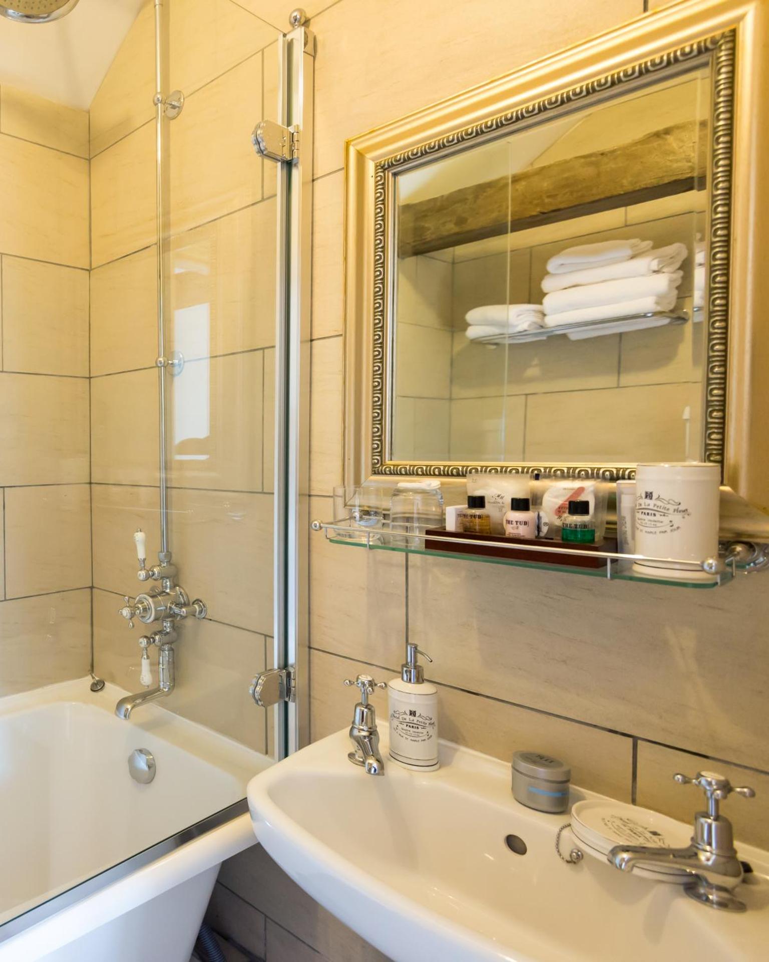 Quadruple Room with Private Bathroom