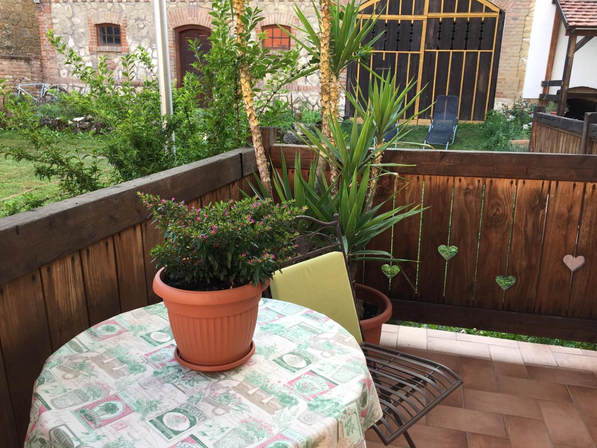 Levendula Porta és Pajtaszínház