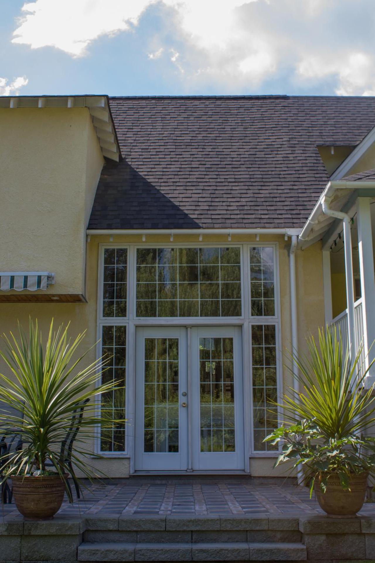 Genelle House B&B Guest House