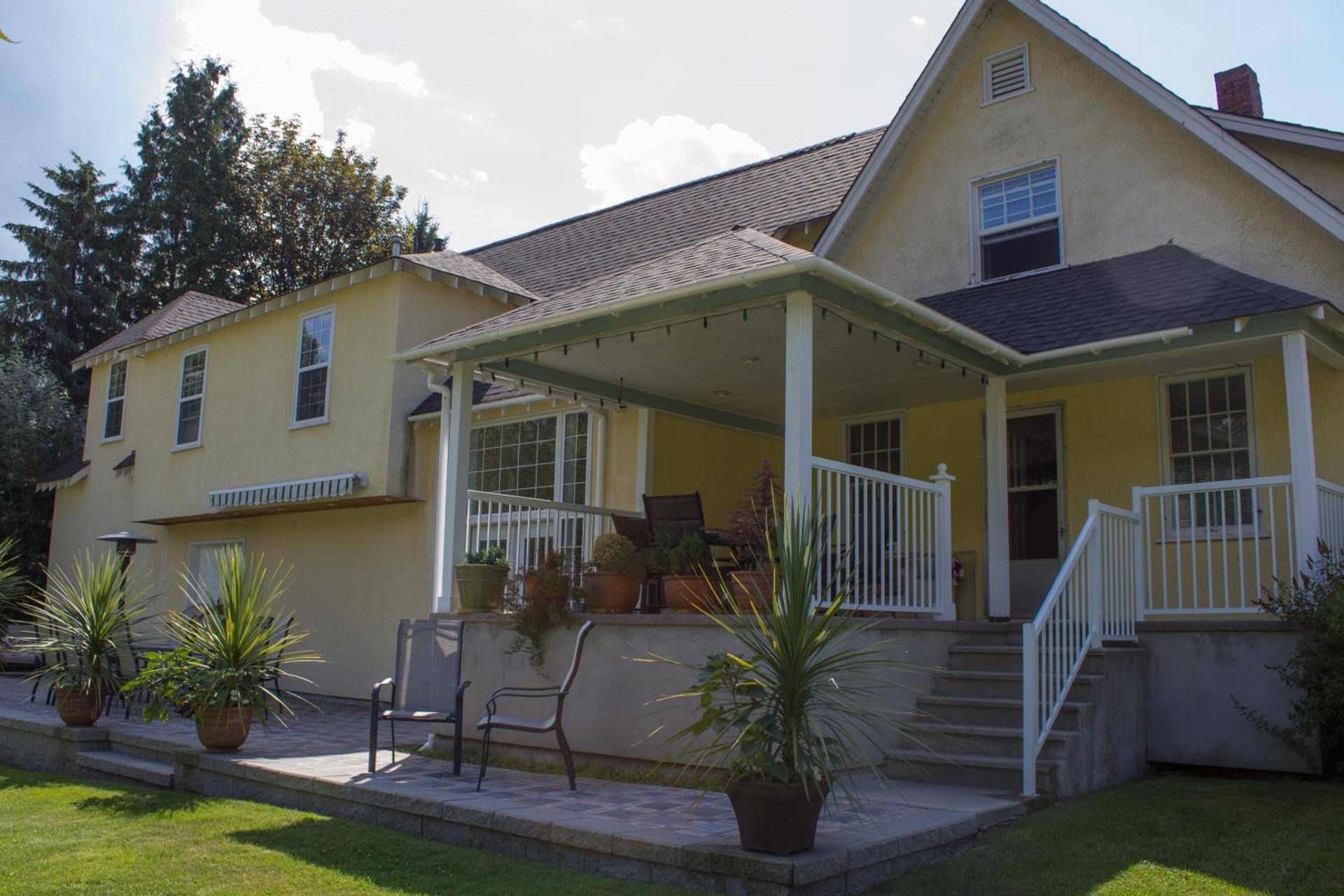 Genelle House B&B Guest House