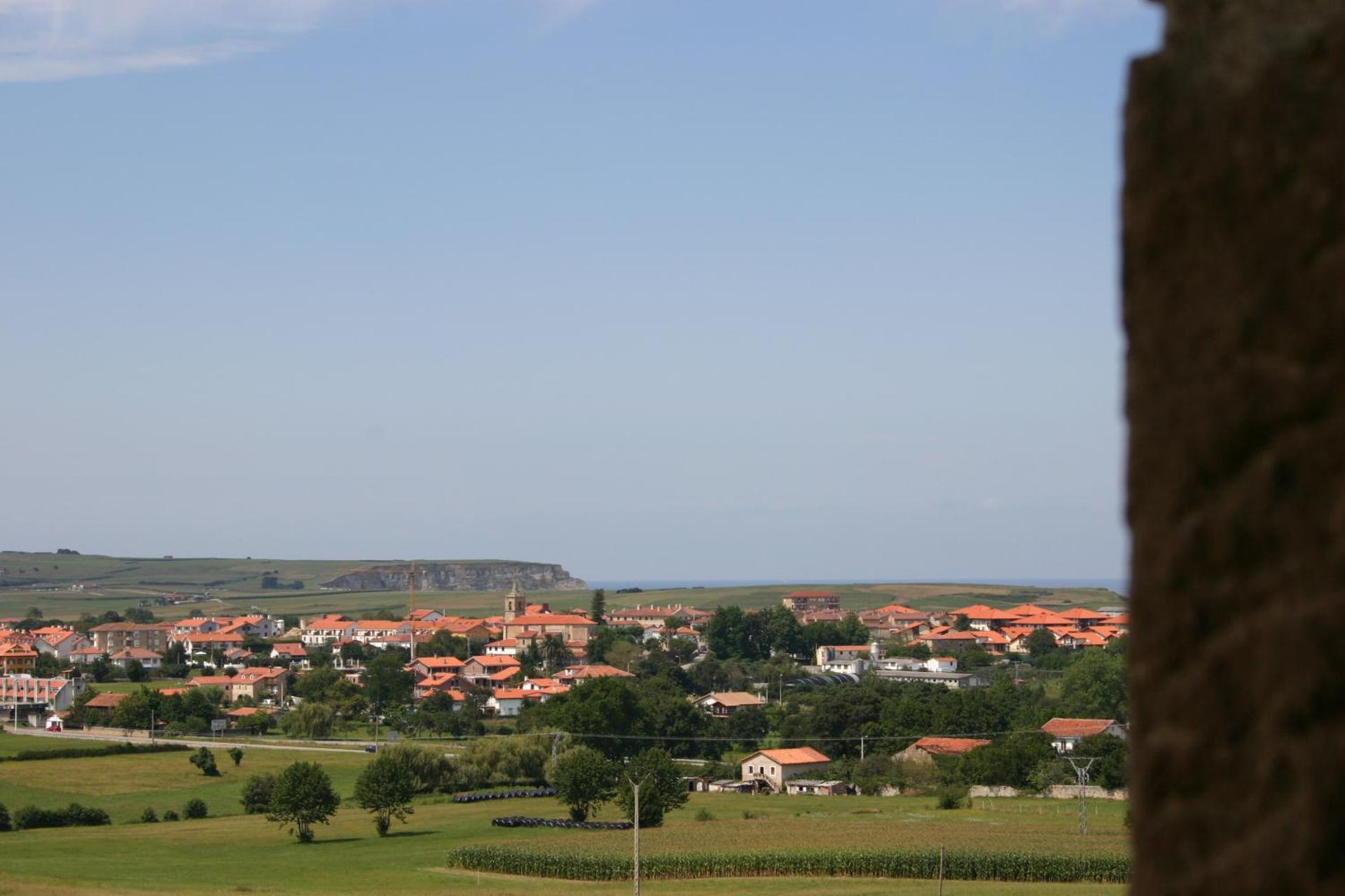 Hotel "Posada Finca EL SOLAR de Galizano " -Bocatería- Gintonic- Bar -Terraza panorámica