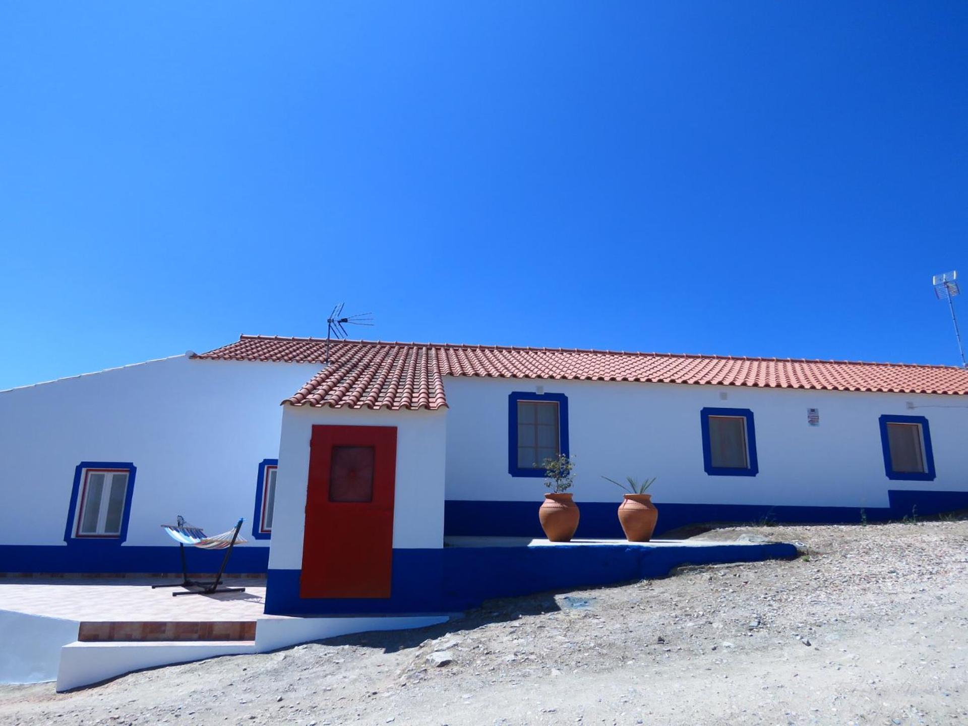 Vale do Boto-Quinta com 3 casas