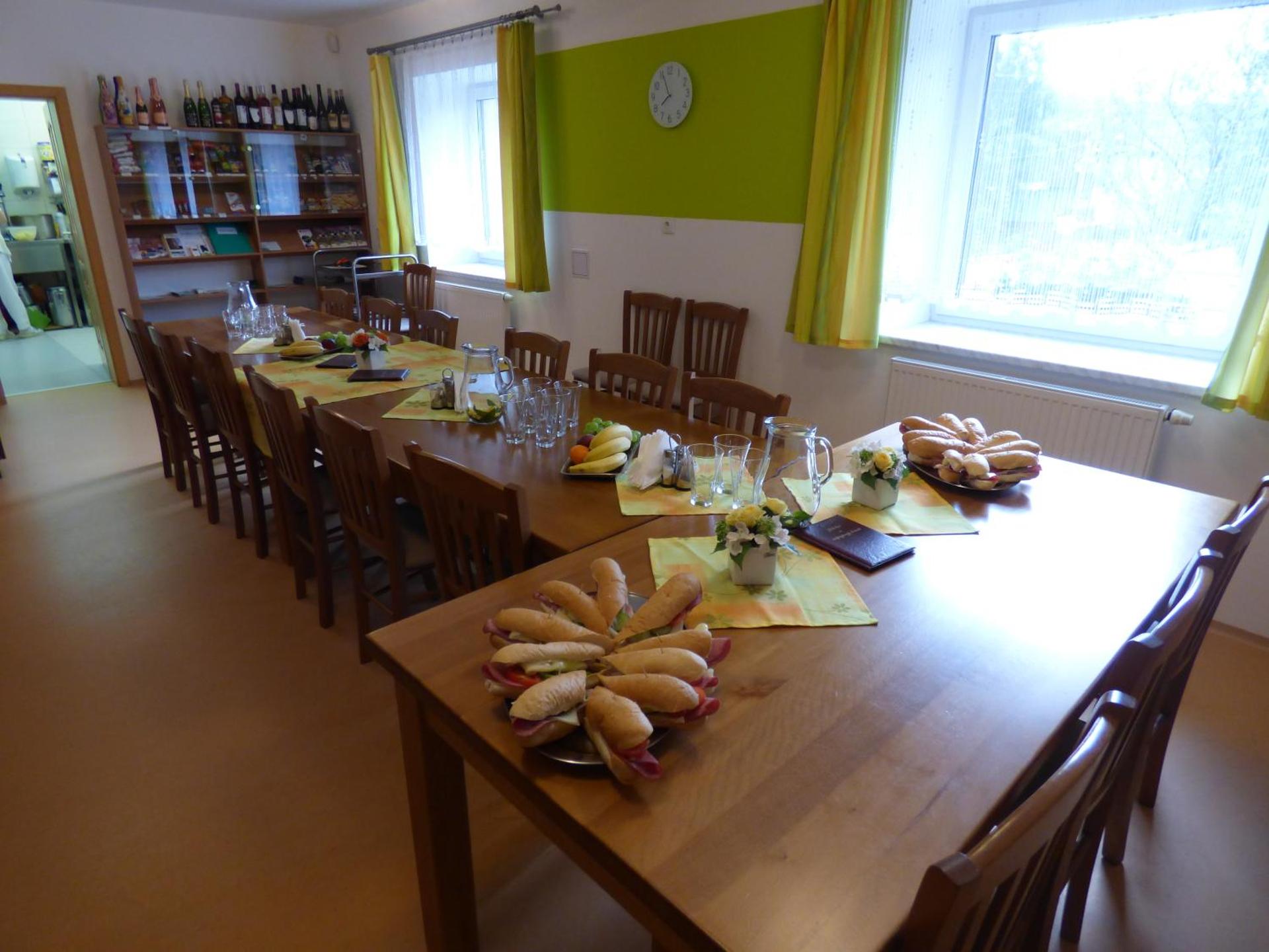 Communal lounge/ TV room