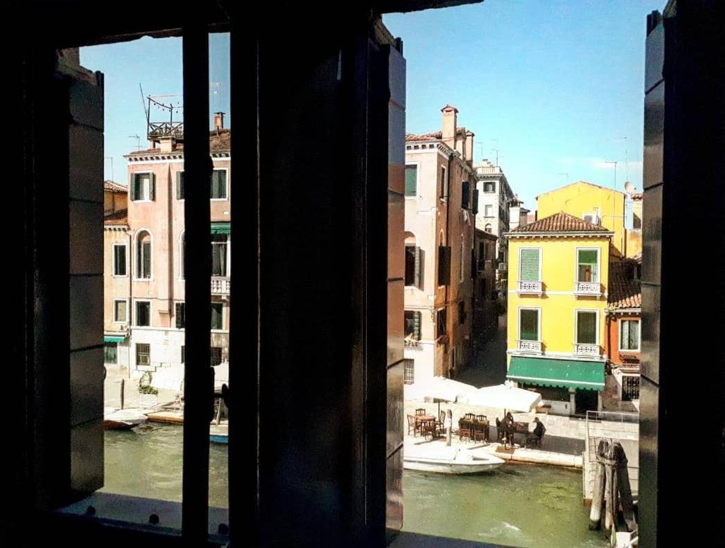 Calle Rielo great canal view