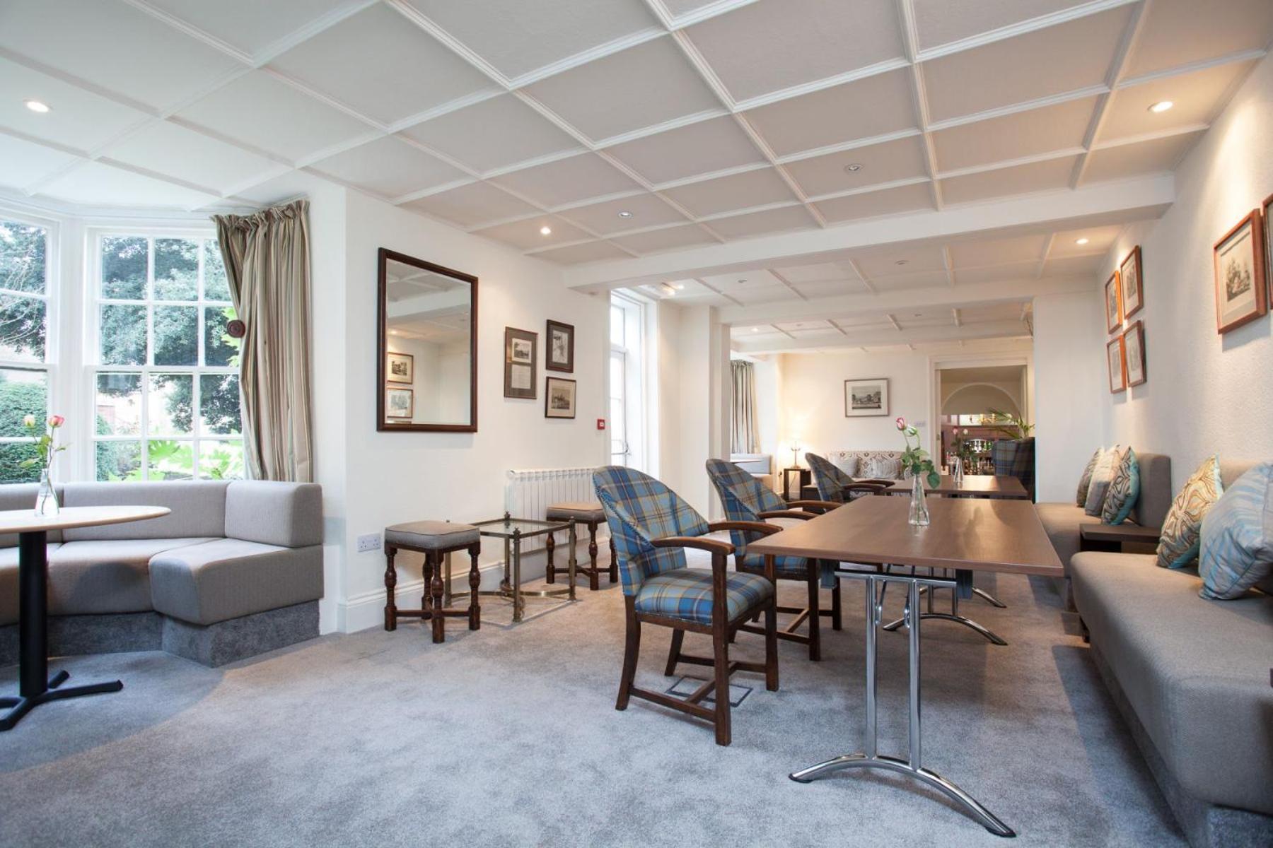 Communal lounge/ TV room