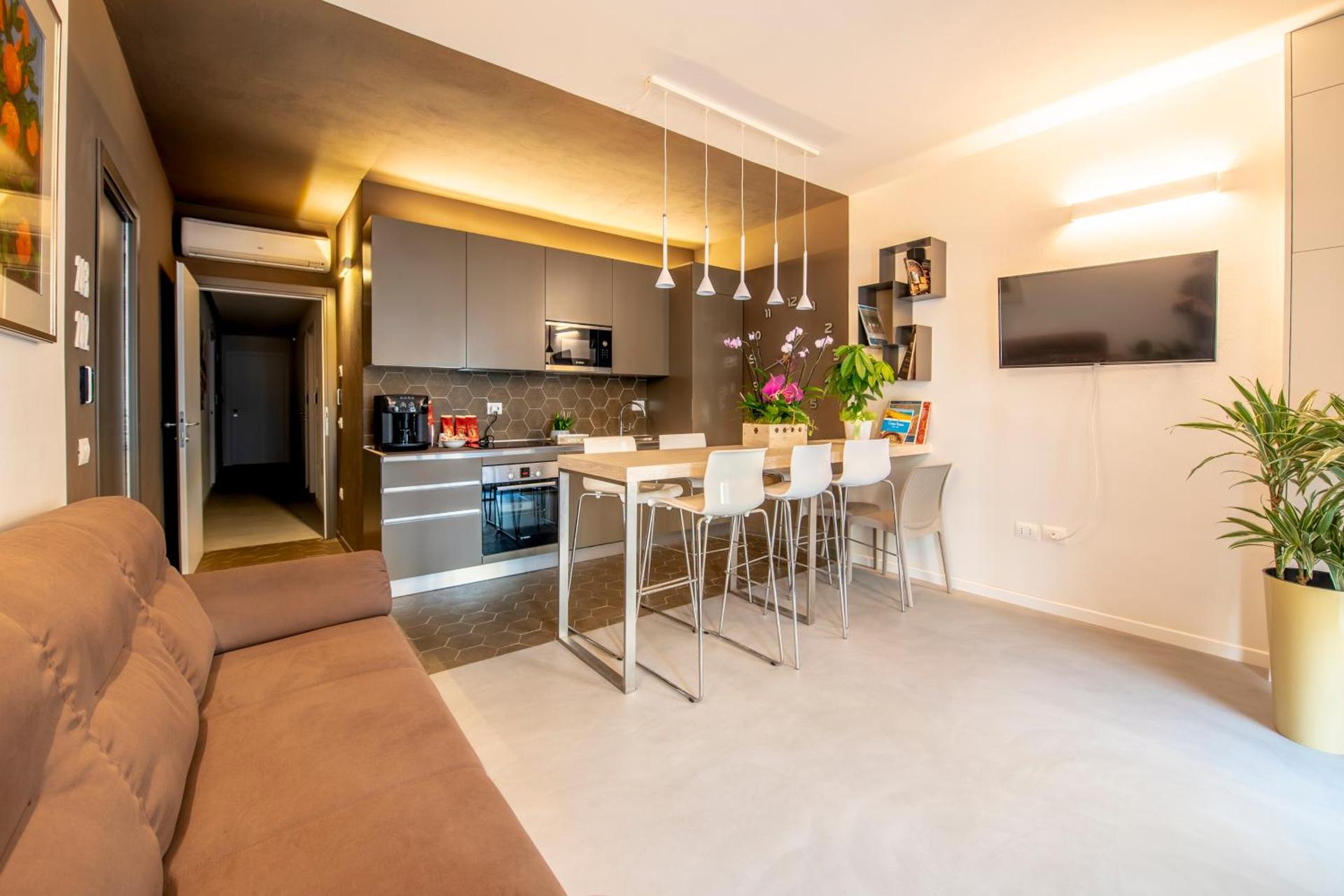 Communal lounge/ TV room