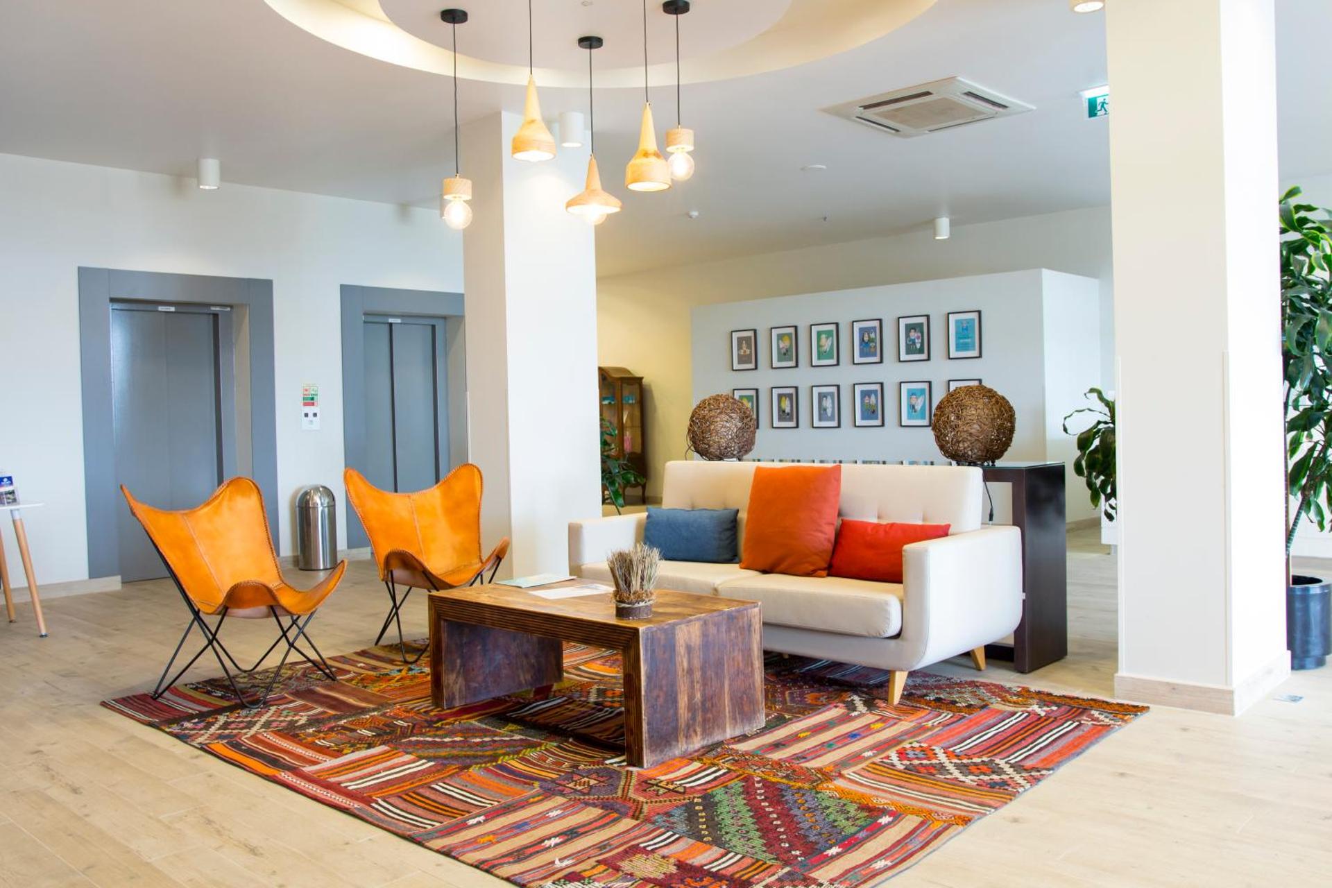 Communal lounge/ TV room