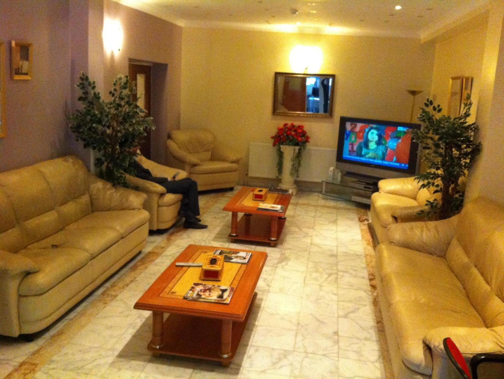 Communal lounge/ TV room