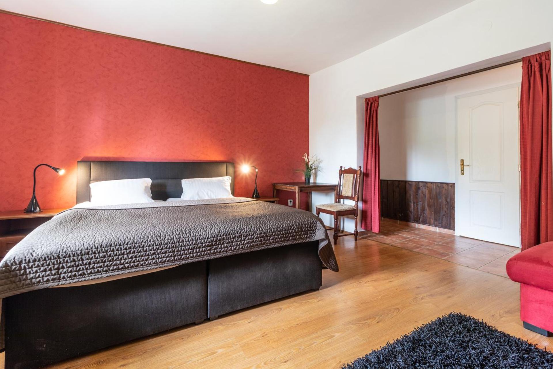 Photo of the whole room