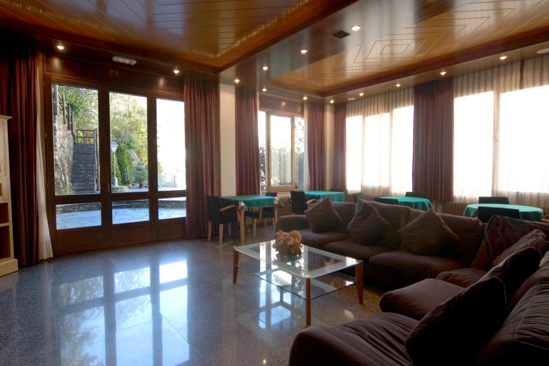 Communal lounge/ TV room