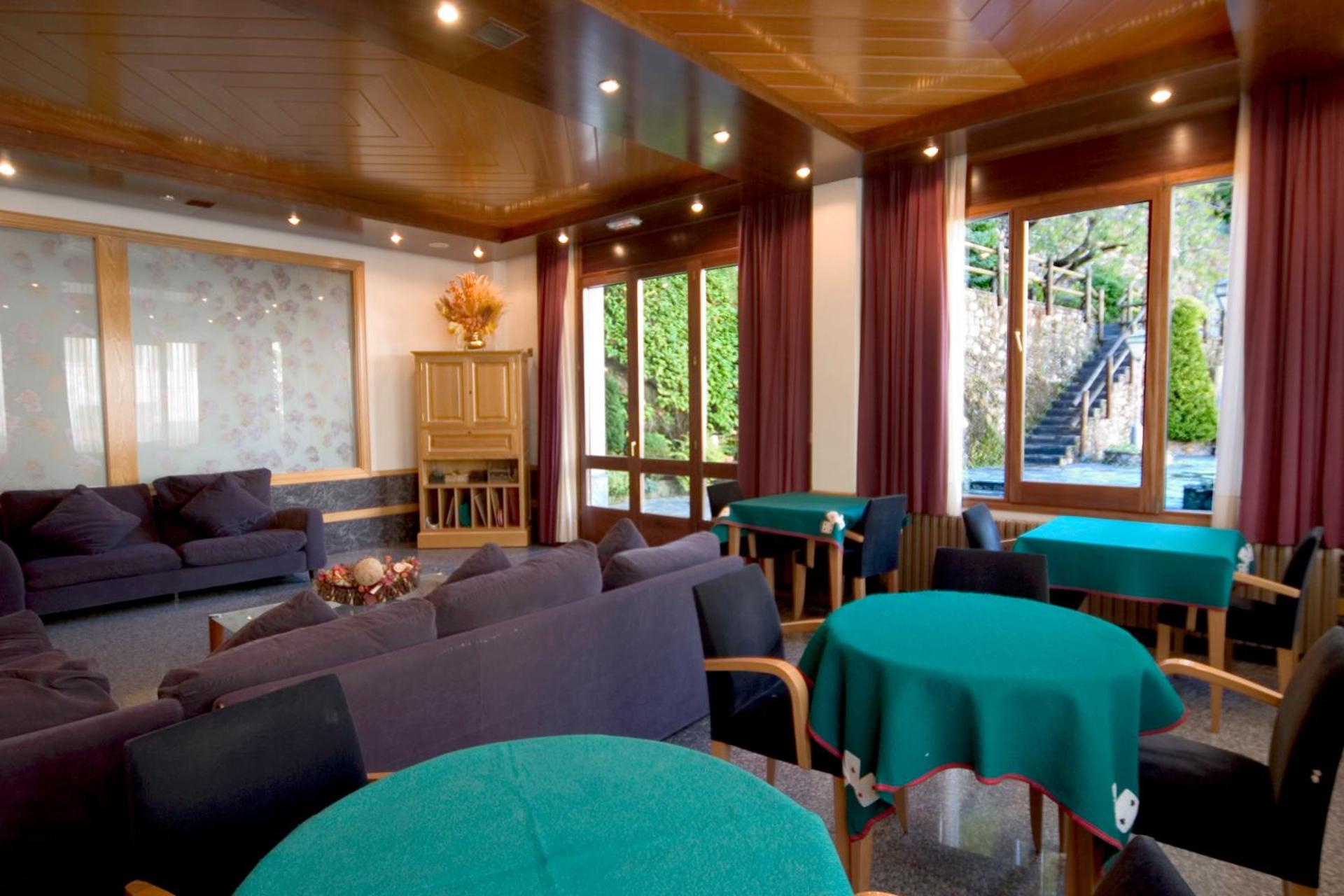 Communal lounge/ TV room