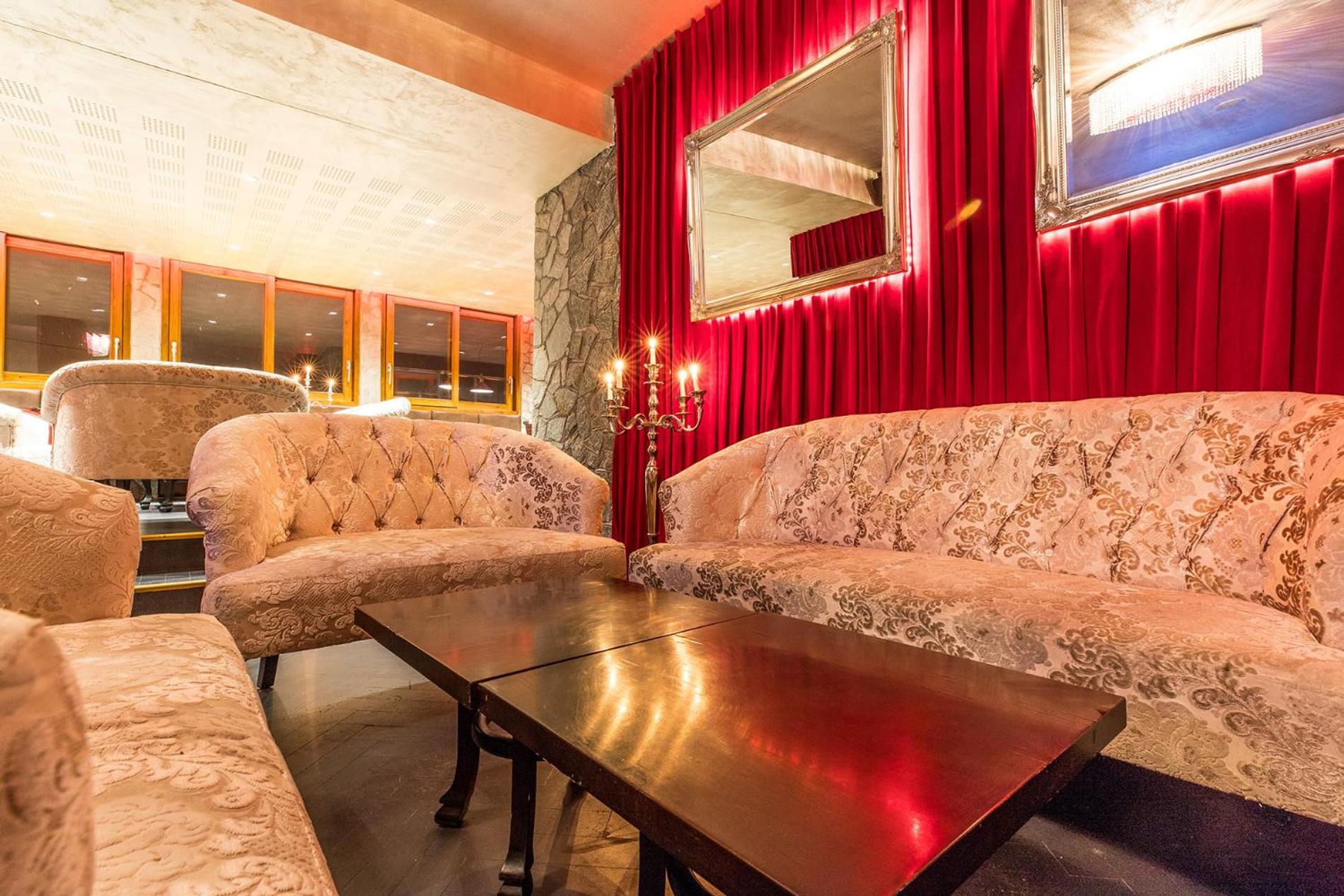 Communal lounge/ TV room