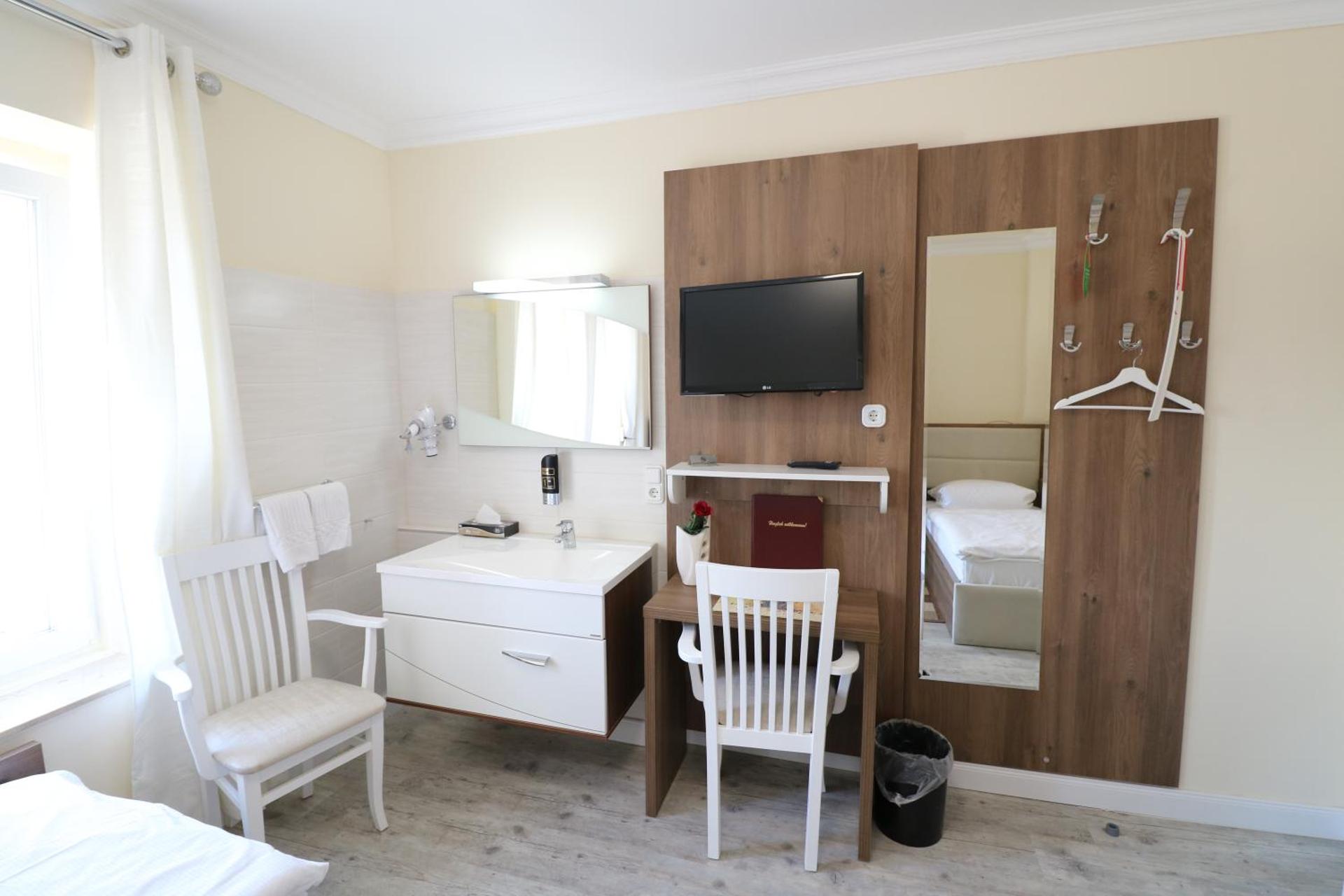 Twin Room with Private External Bathroom