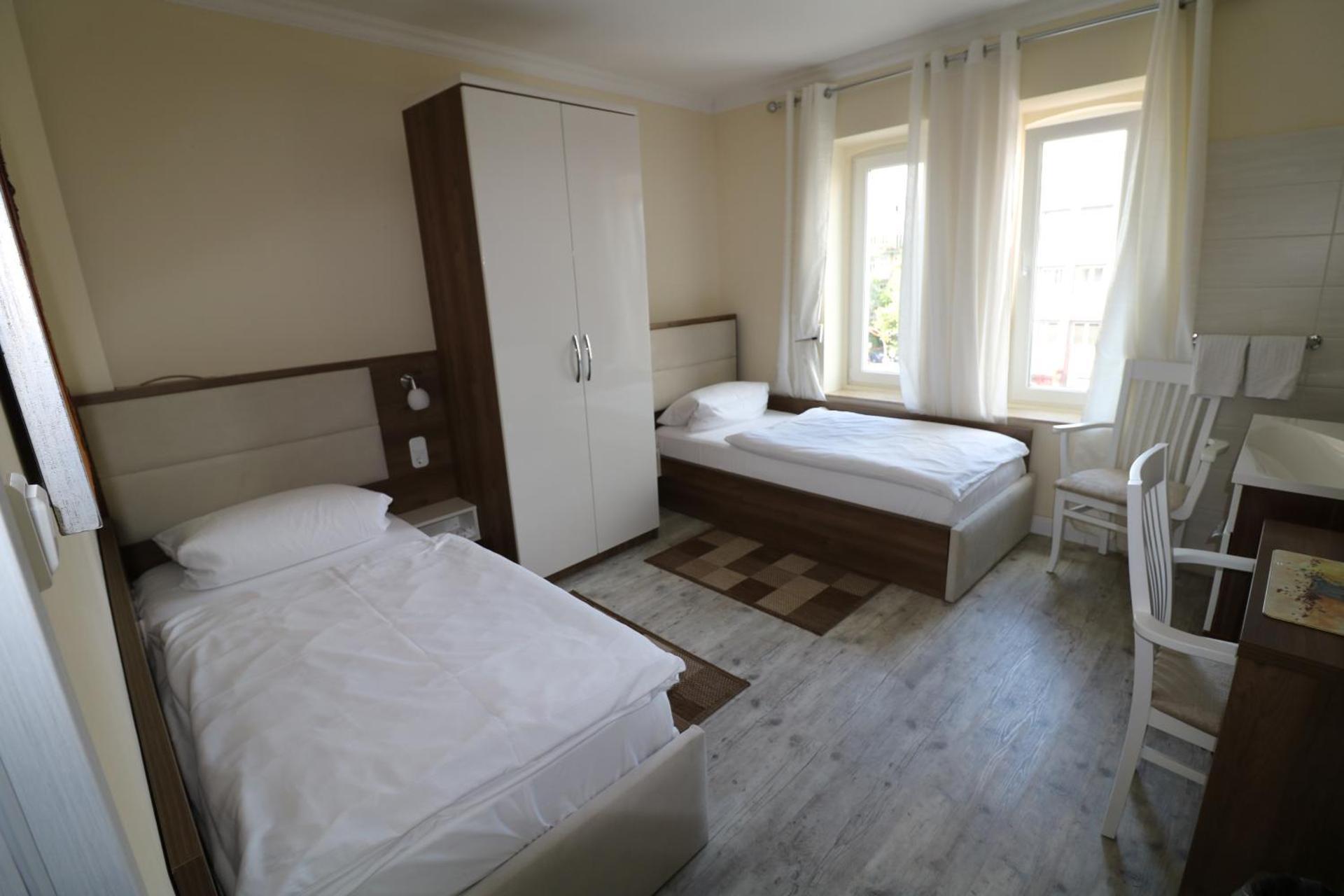 Twin Room with Private External Bathroom