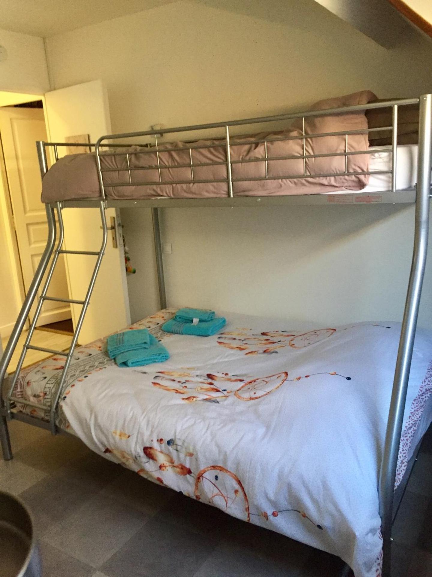 Basic Triple Room with Shared Bathroom