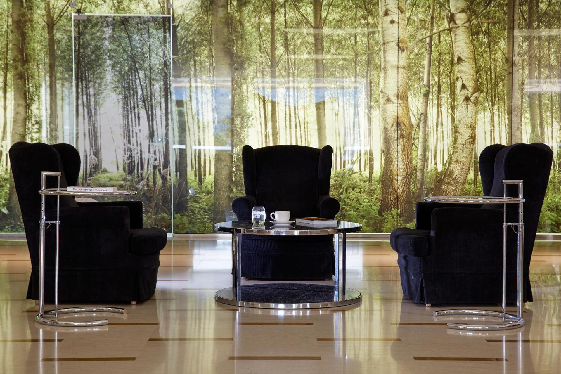 Communal lounge/ TV room