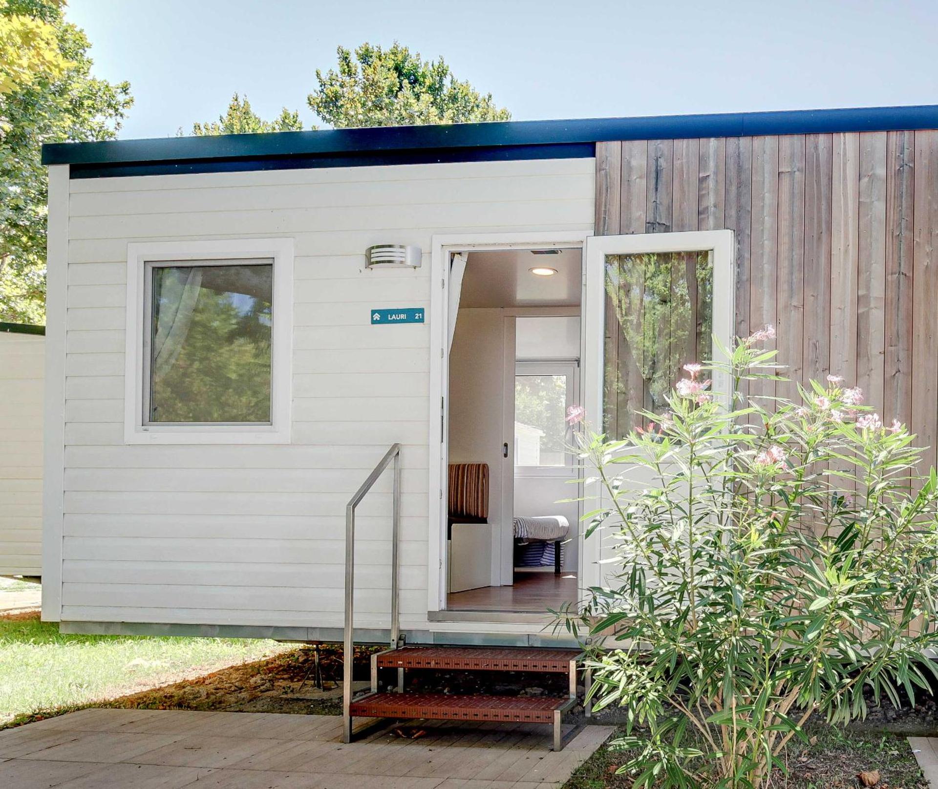 Mobile Home with Kitchenette (3 Adults)