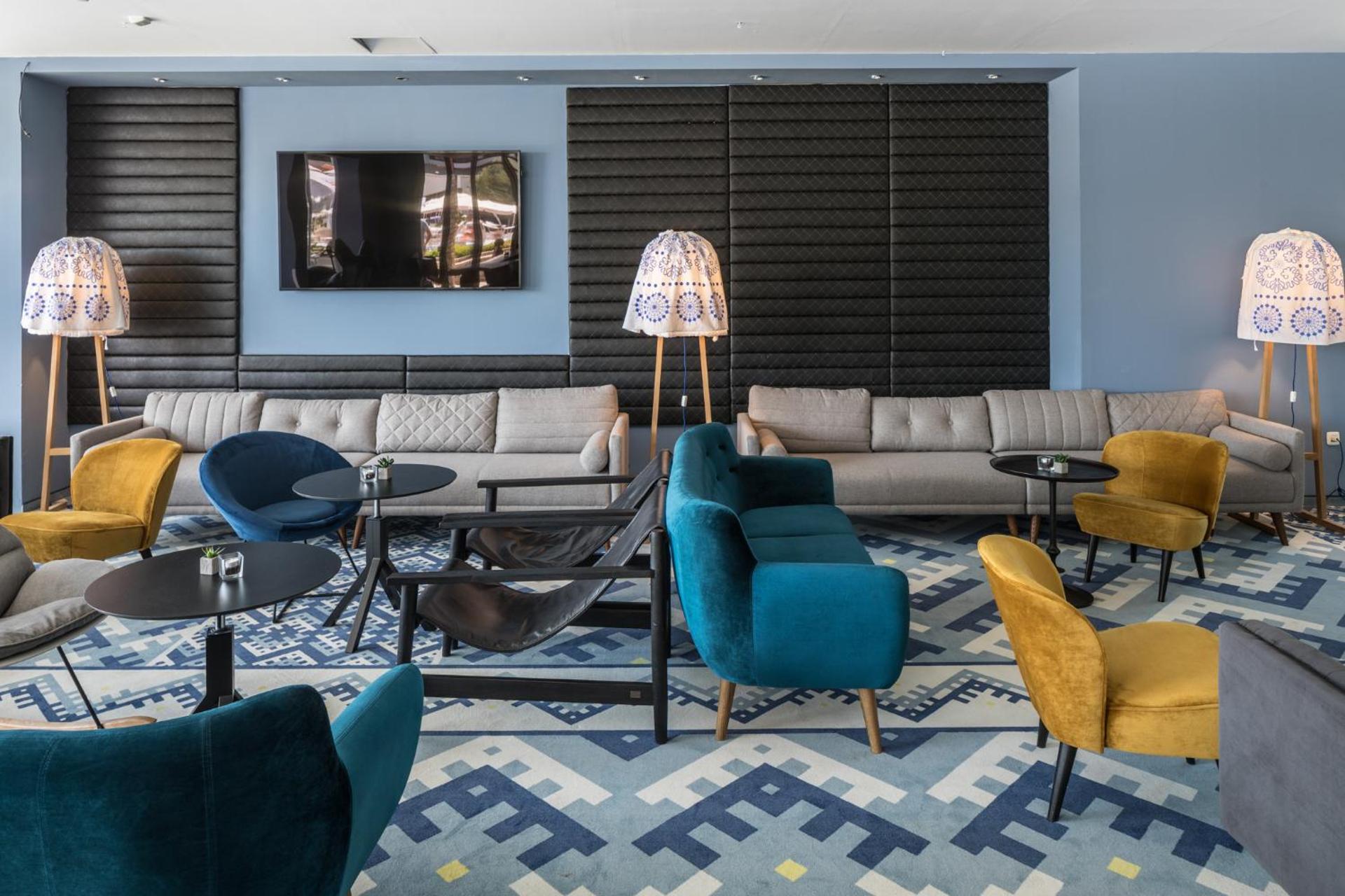 Communal lounge/ TV room