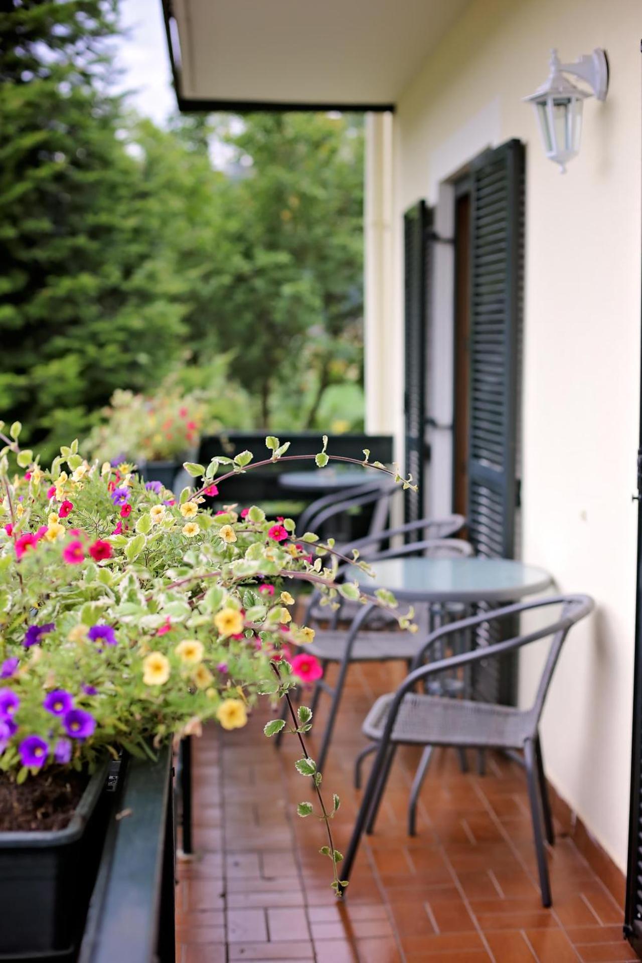 Apartment with Lake View