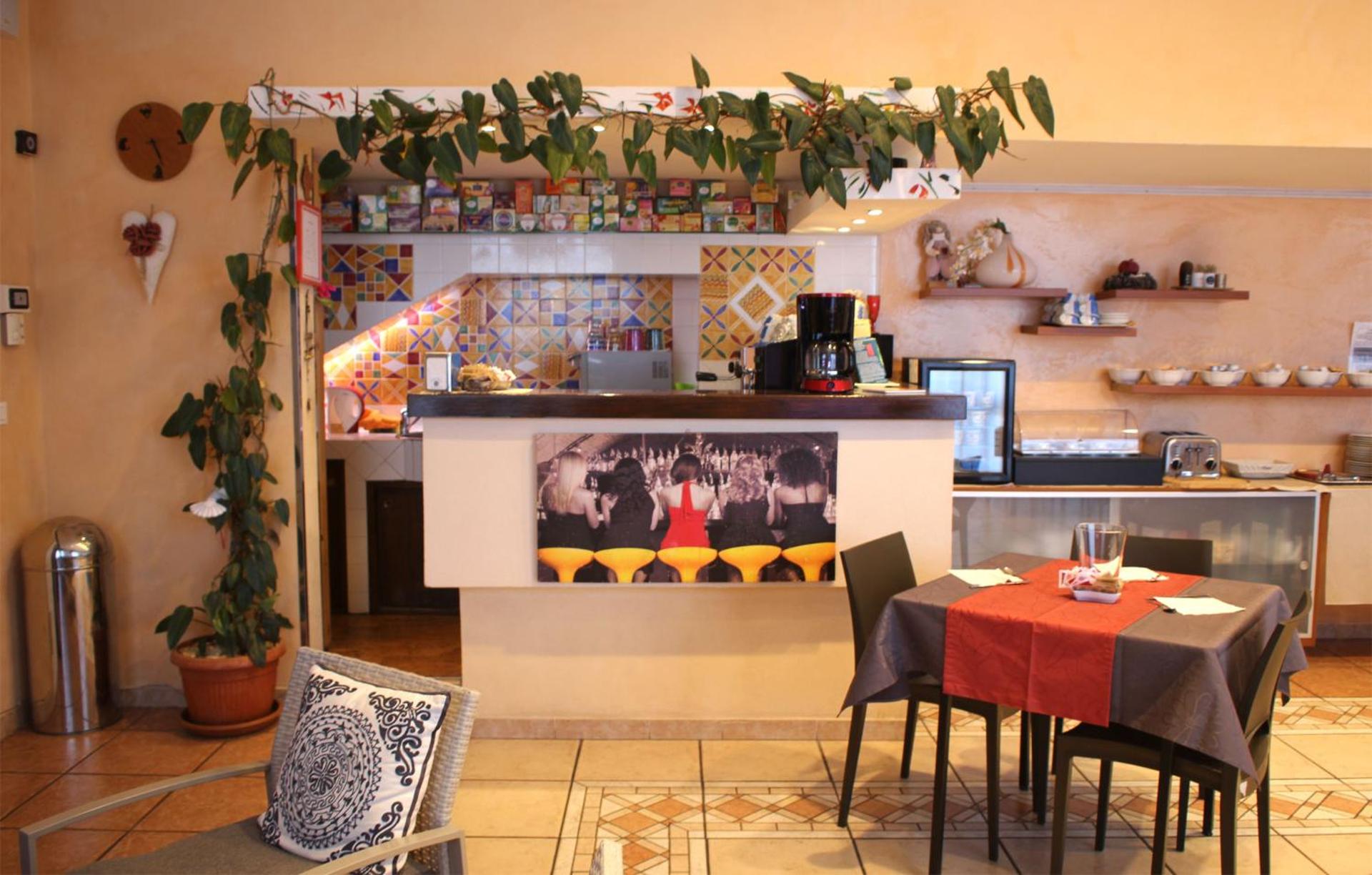 Communal lounge/ TV room