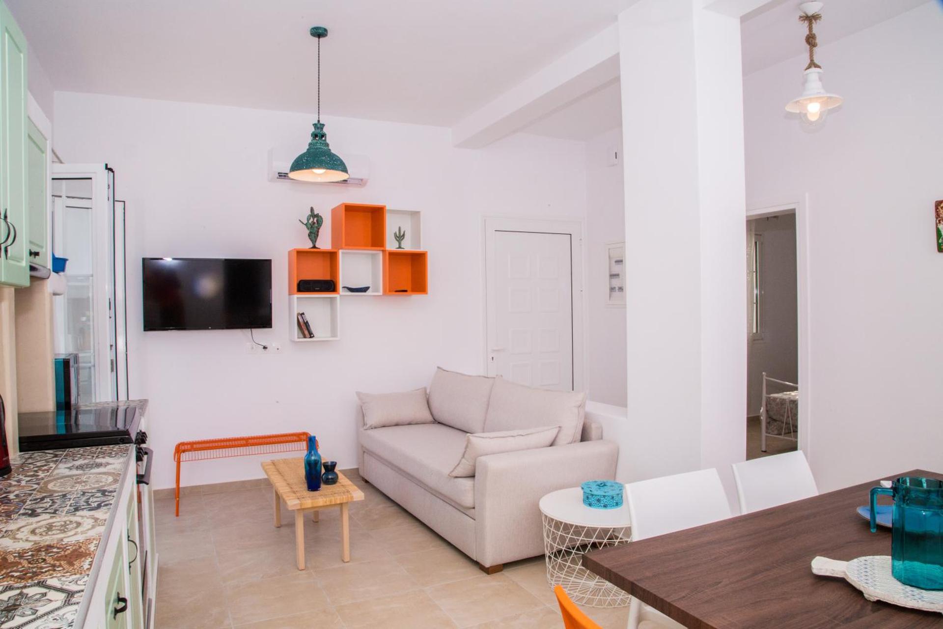 Communal lounge/ TV room