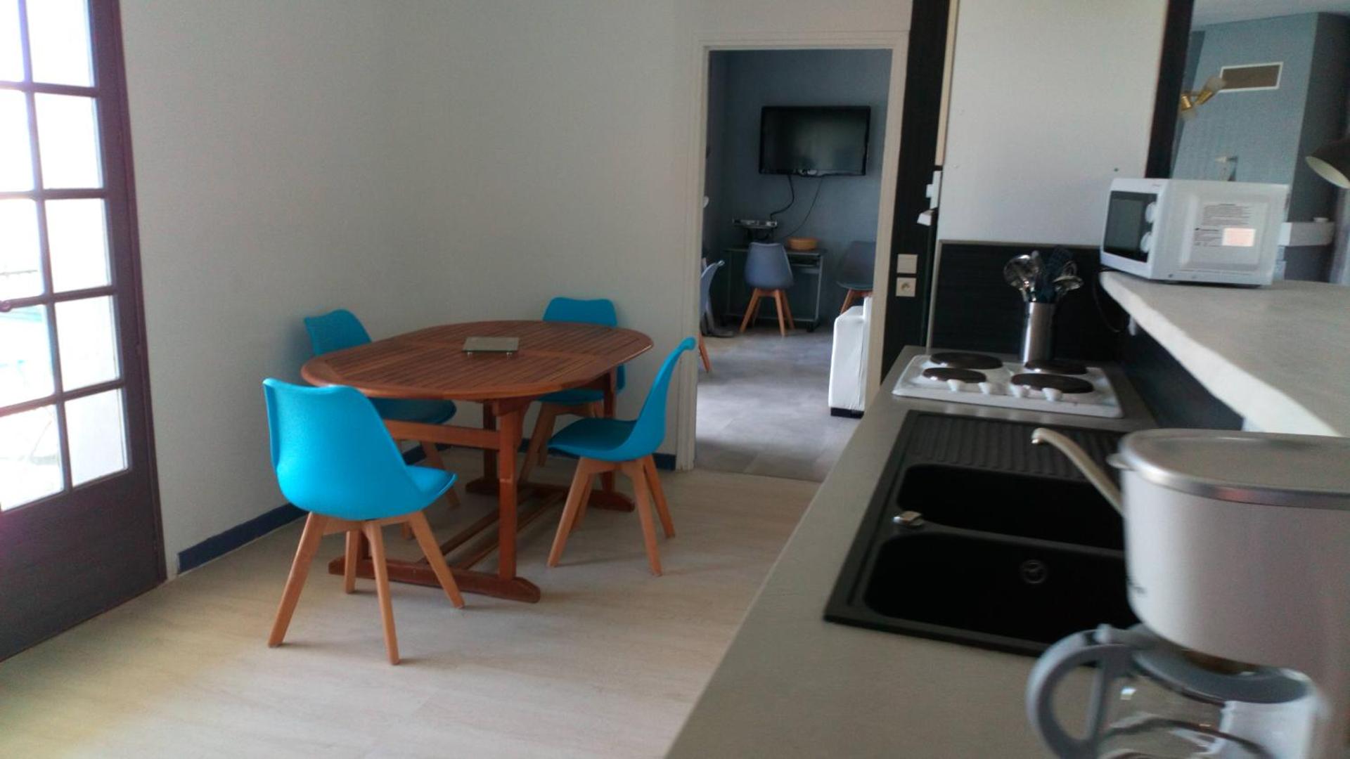 villa provençal avec piscine a vias de 10 personnes