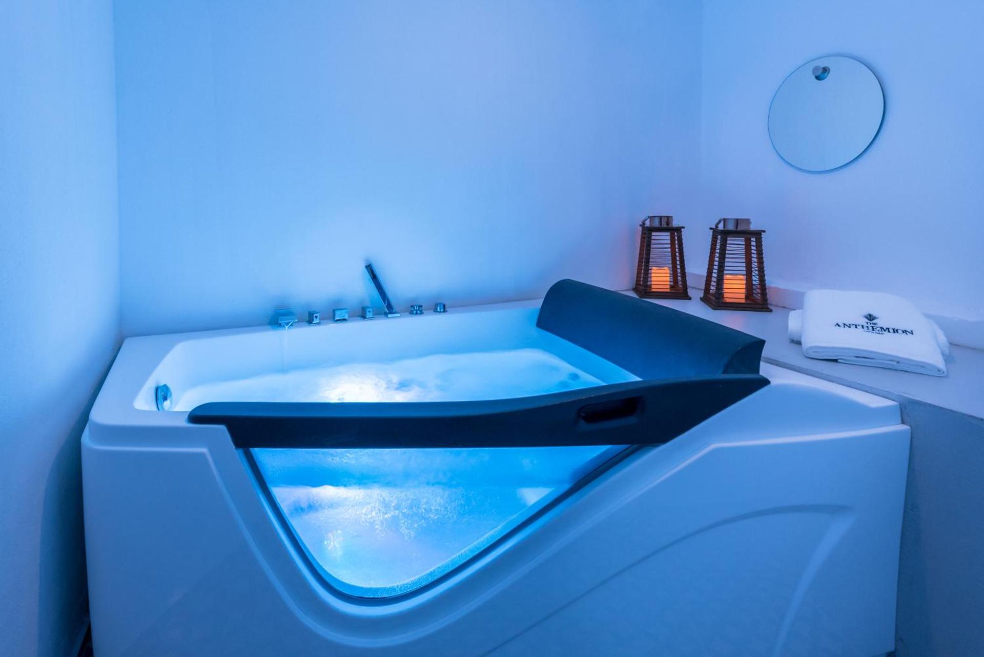 Studio with Spa Bath