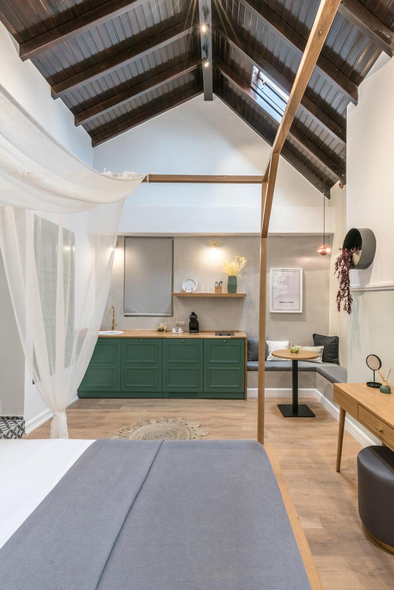 Studio with Spa Bath