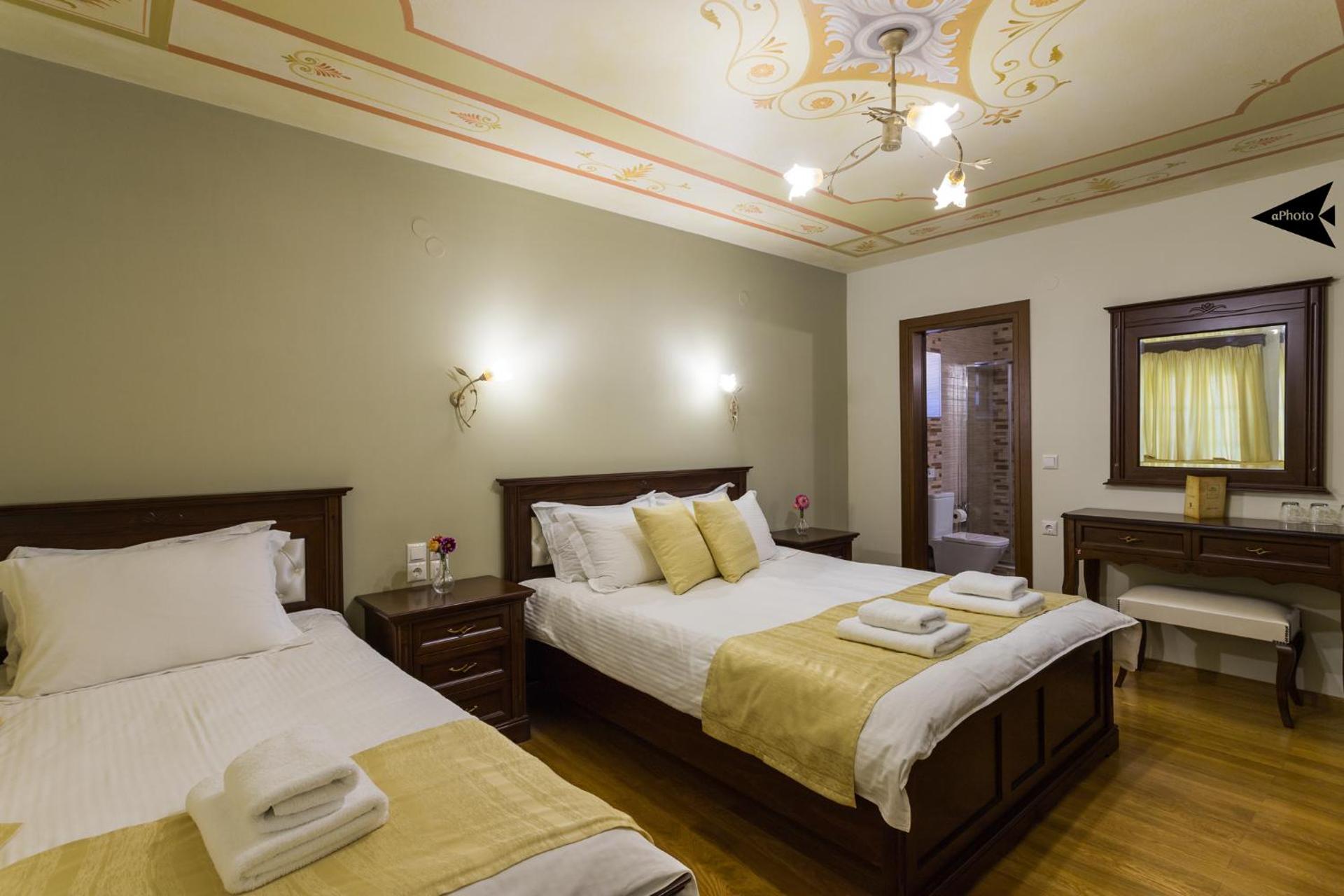 Deluxe Triple Room with Fireplace (Calendula)