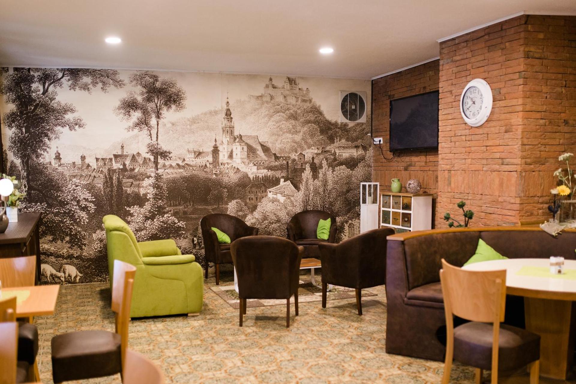 Communal lounge/ TV room