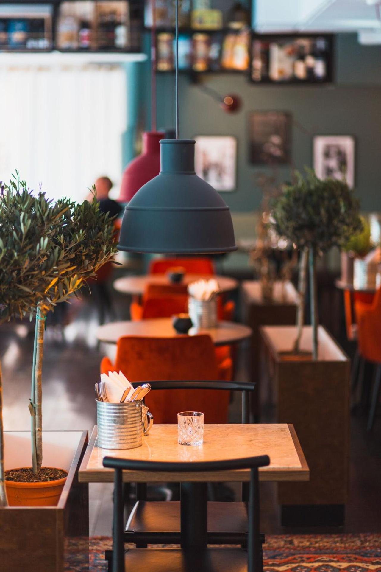 Restaurant/places to eat