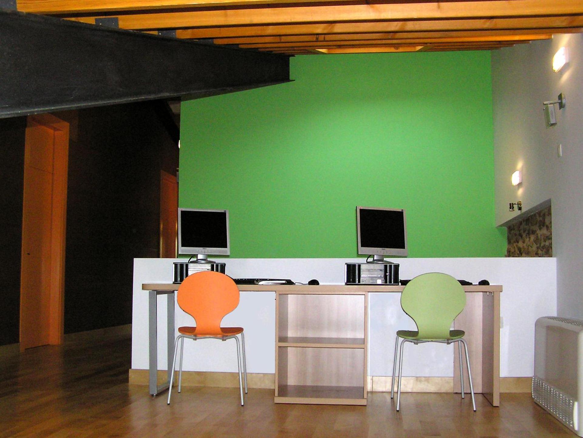 Communal lounge/ TV room