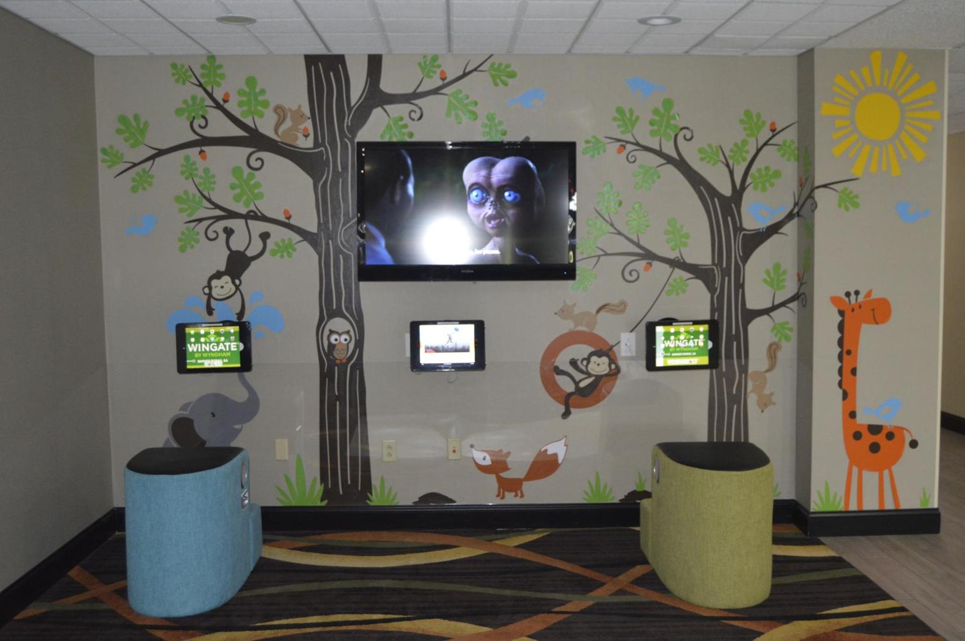 Communal lounge/ TV room