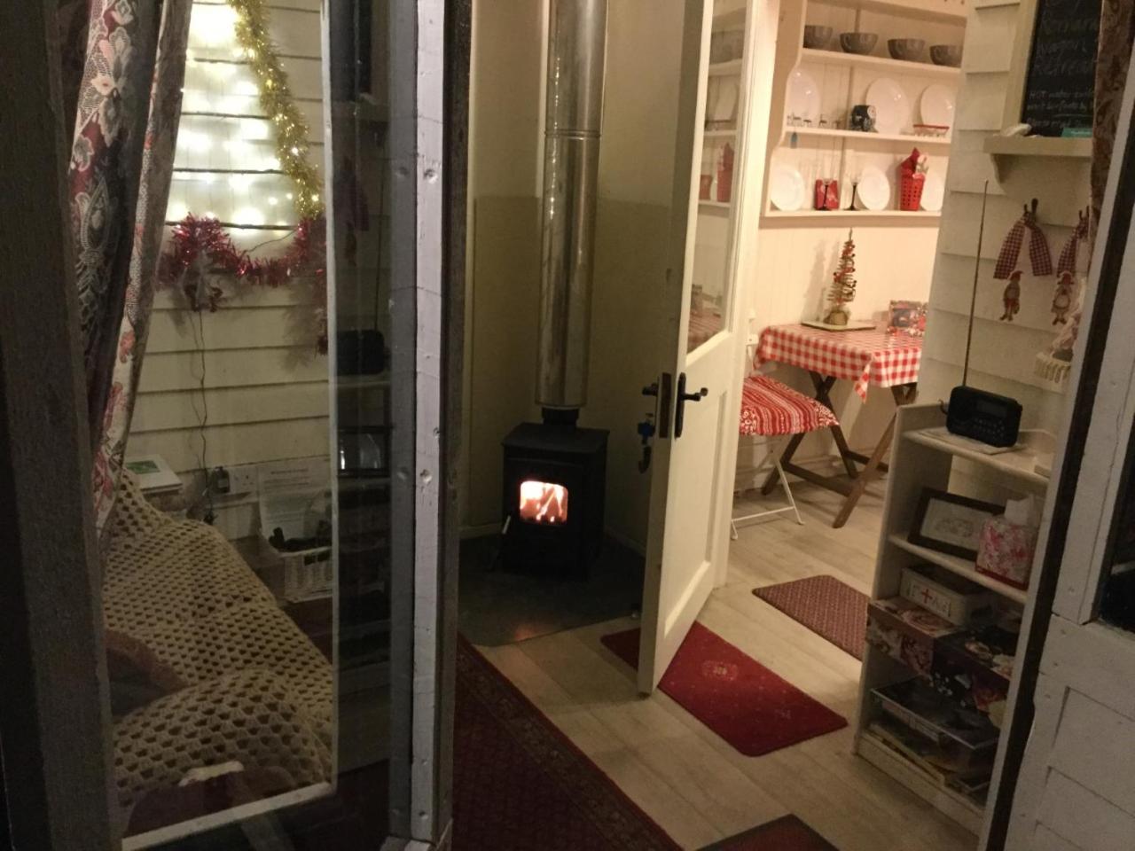 Romany Wagon & Cwtch