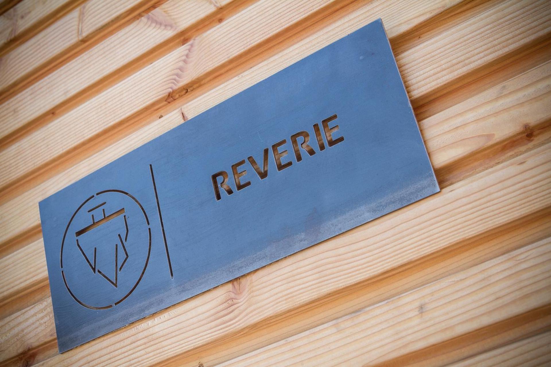 Les Lodges, by Refuges en ville