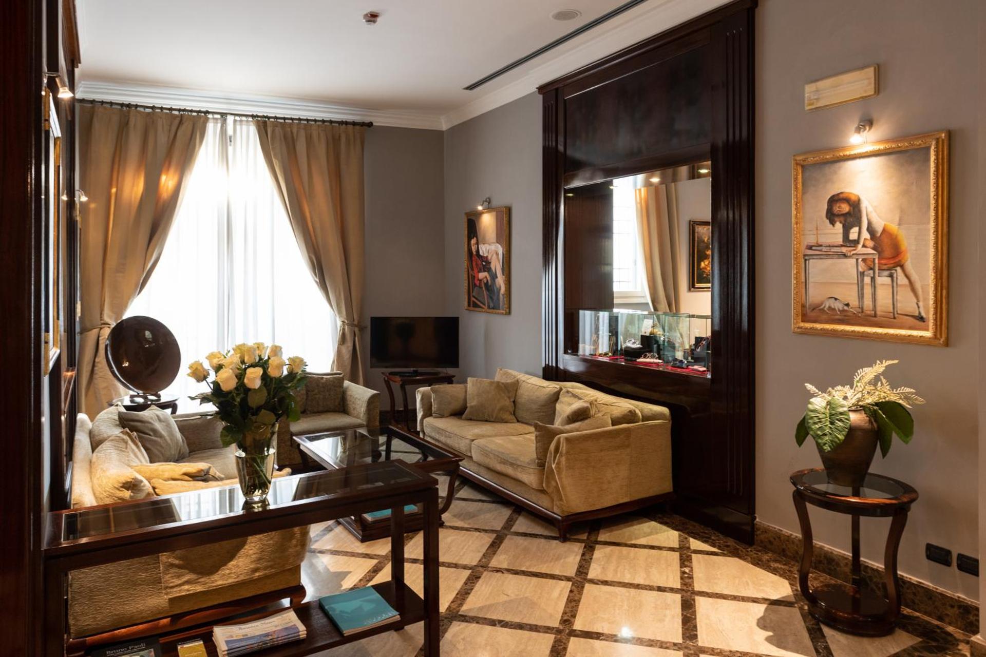 Communal lounge/ TV room