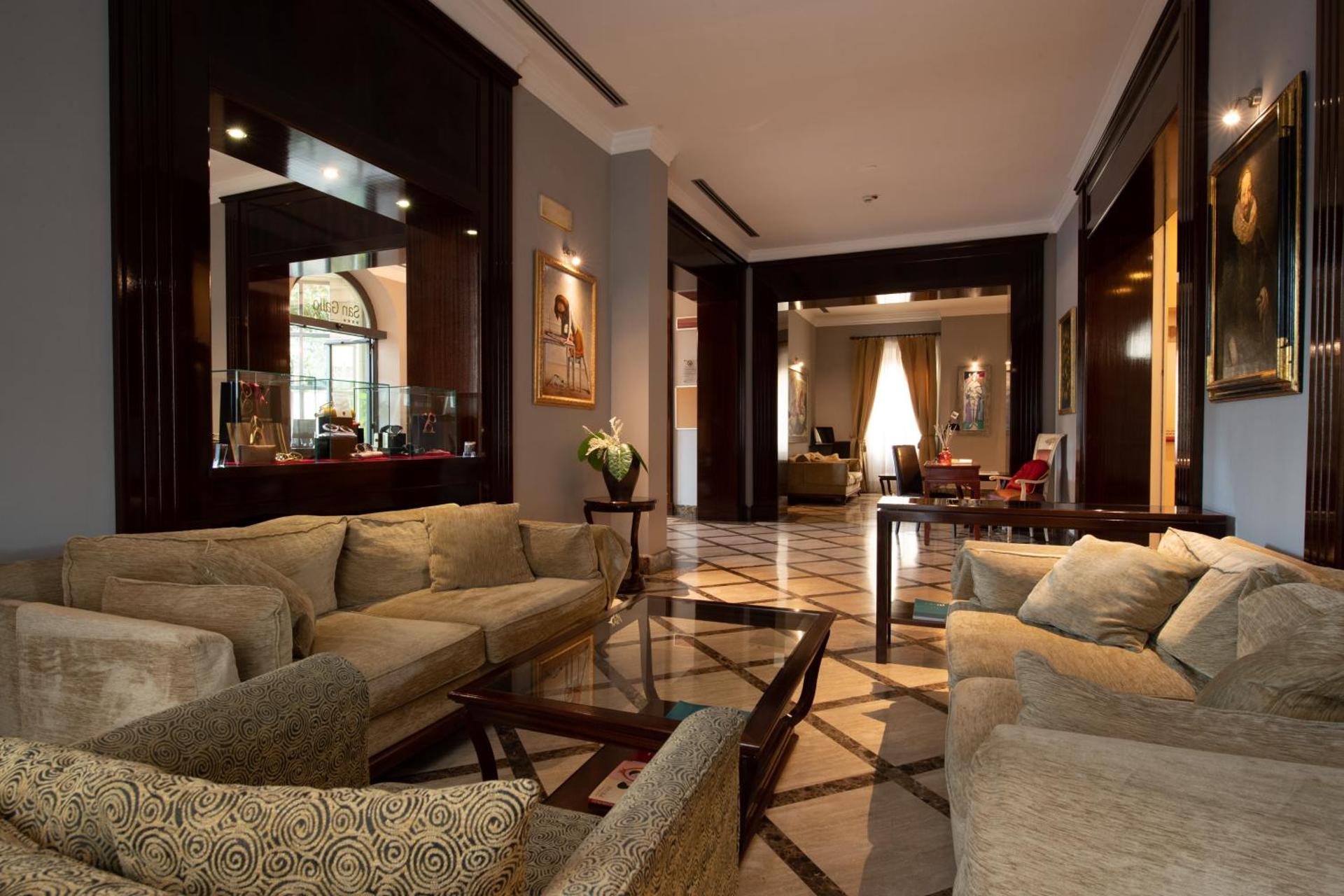 Communal lounge/ TV room