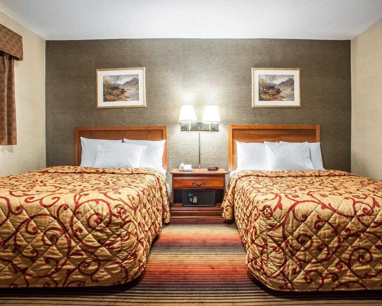 Queen Room with Two Queen Beds - Non-Smoking