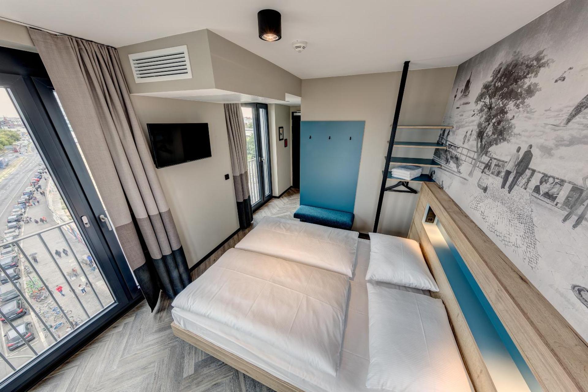 Schulz Hotel Berlin Wall at the East Side Gallery