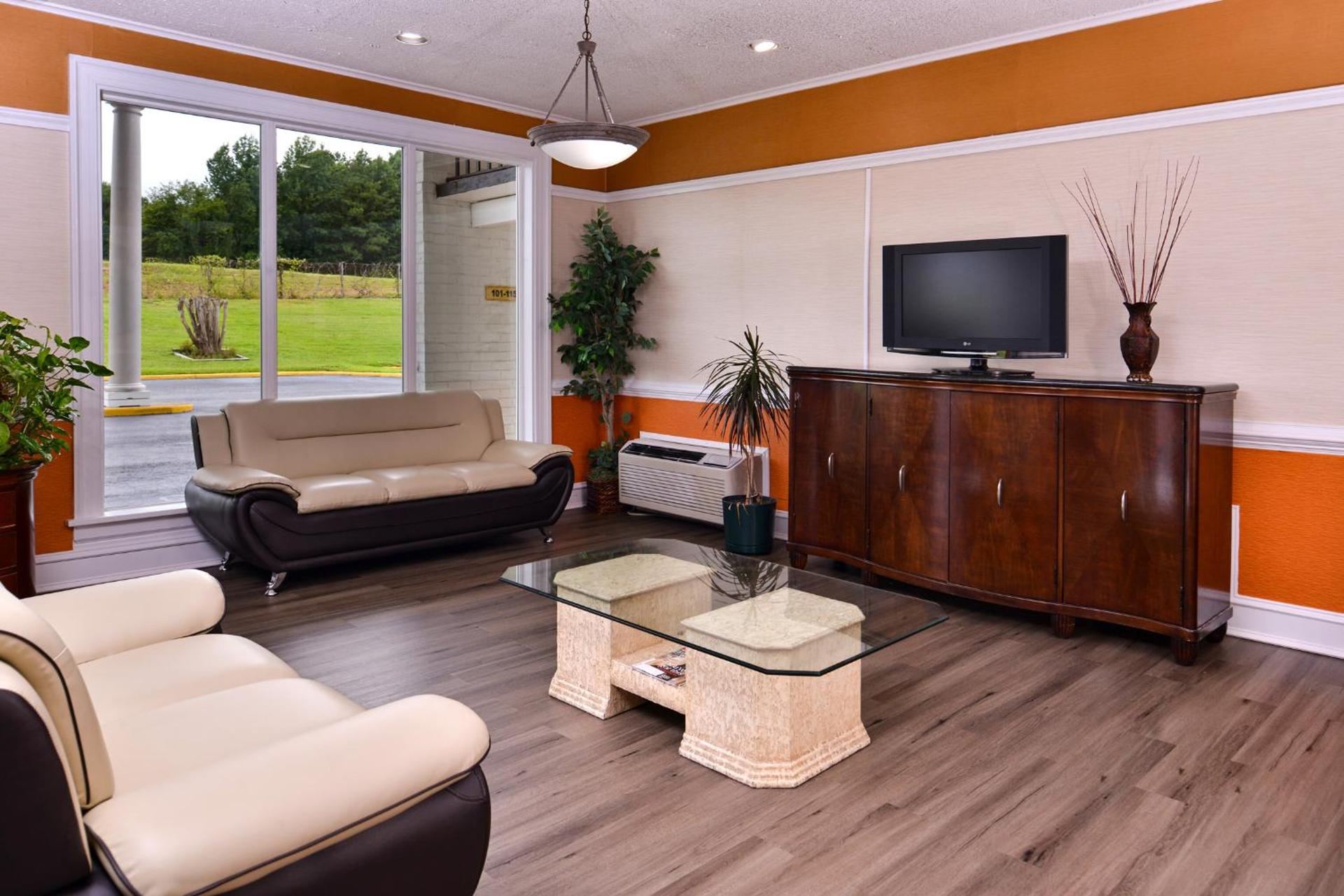 Communal lounge/ TV room