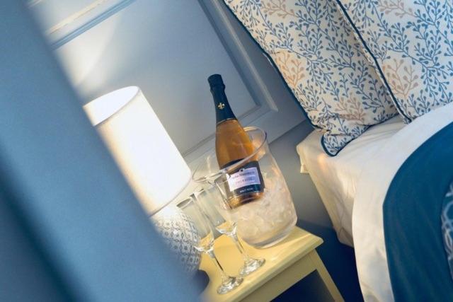 Guy's Thatched Hamlet