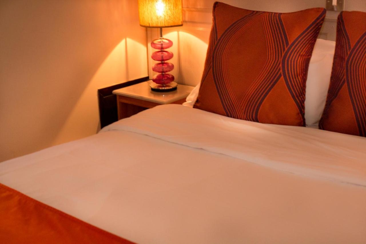 Guy's Thatched Hamlet