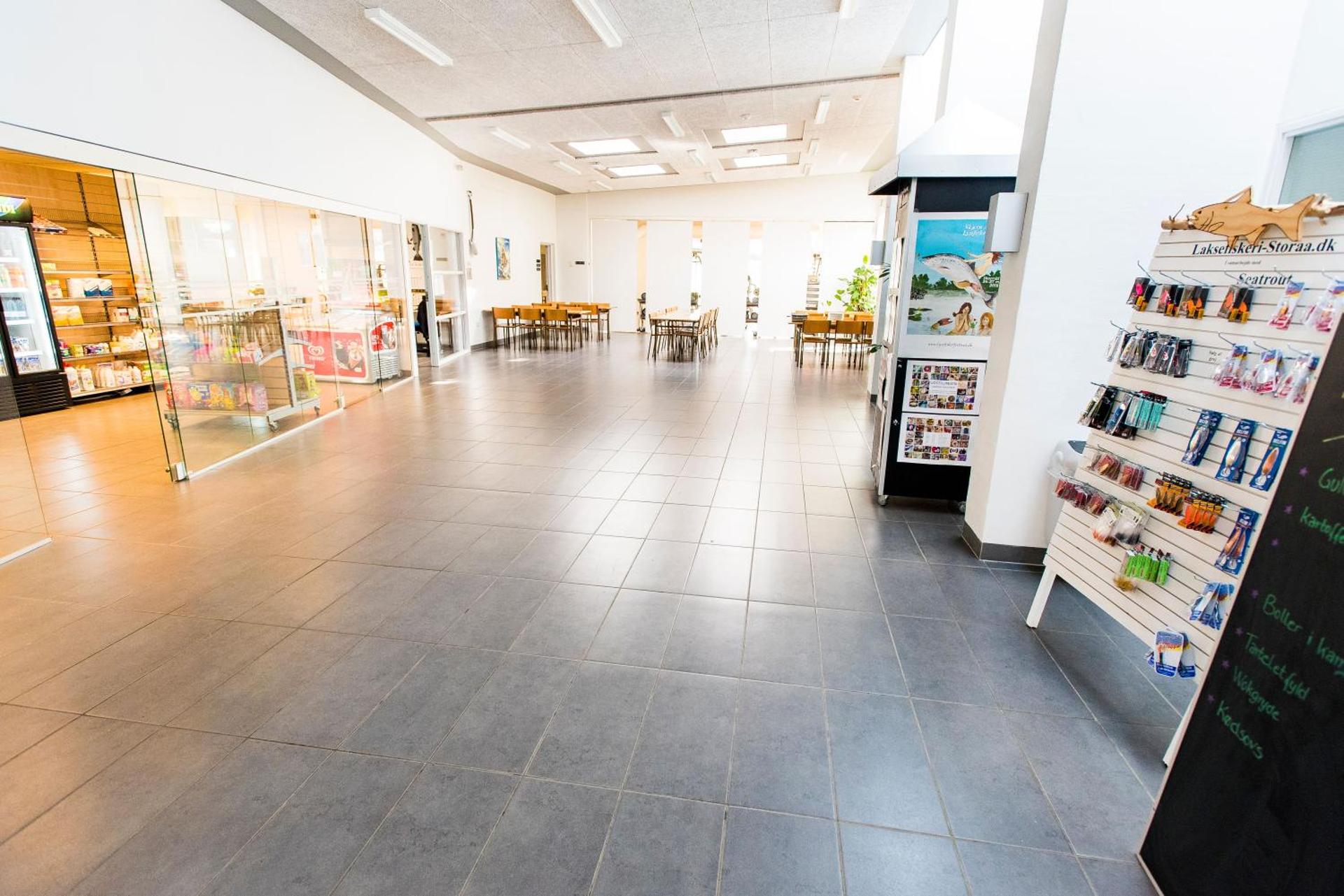 Supermarket/grocery shop