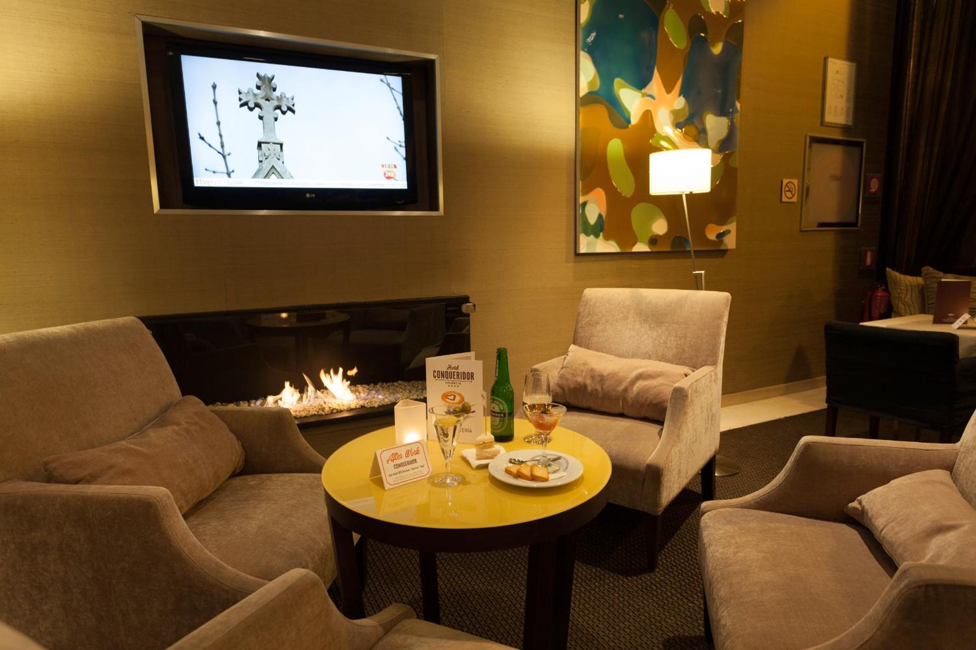 Communal lounge/ TV room