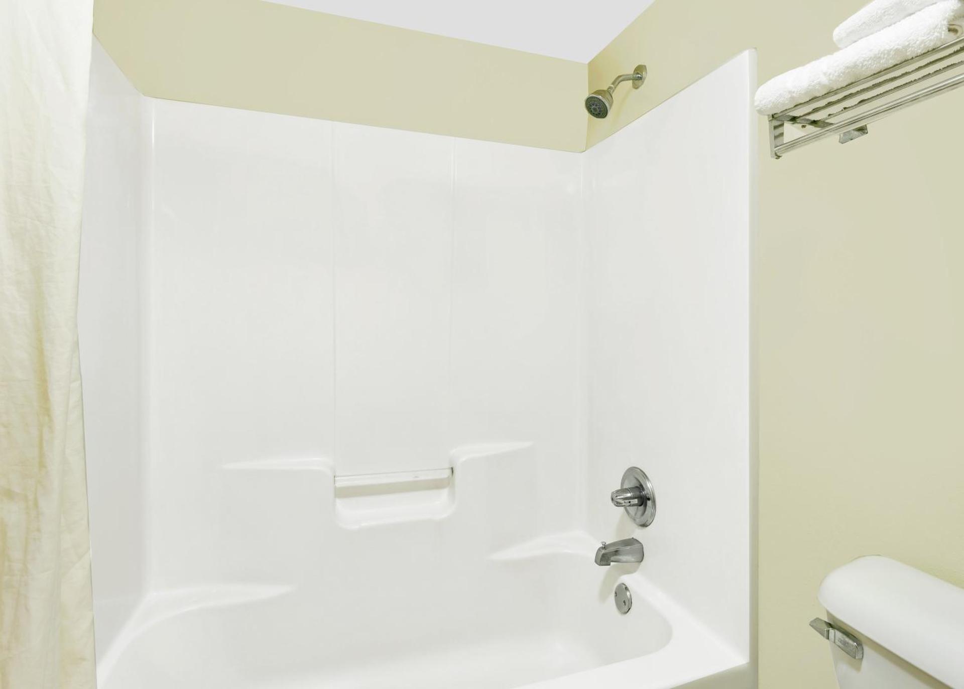 Super 8 by Wyndham Byron/South Macon