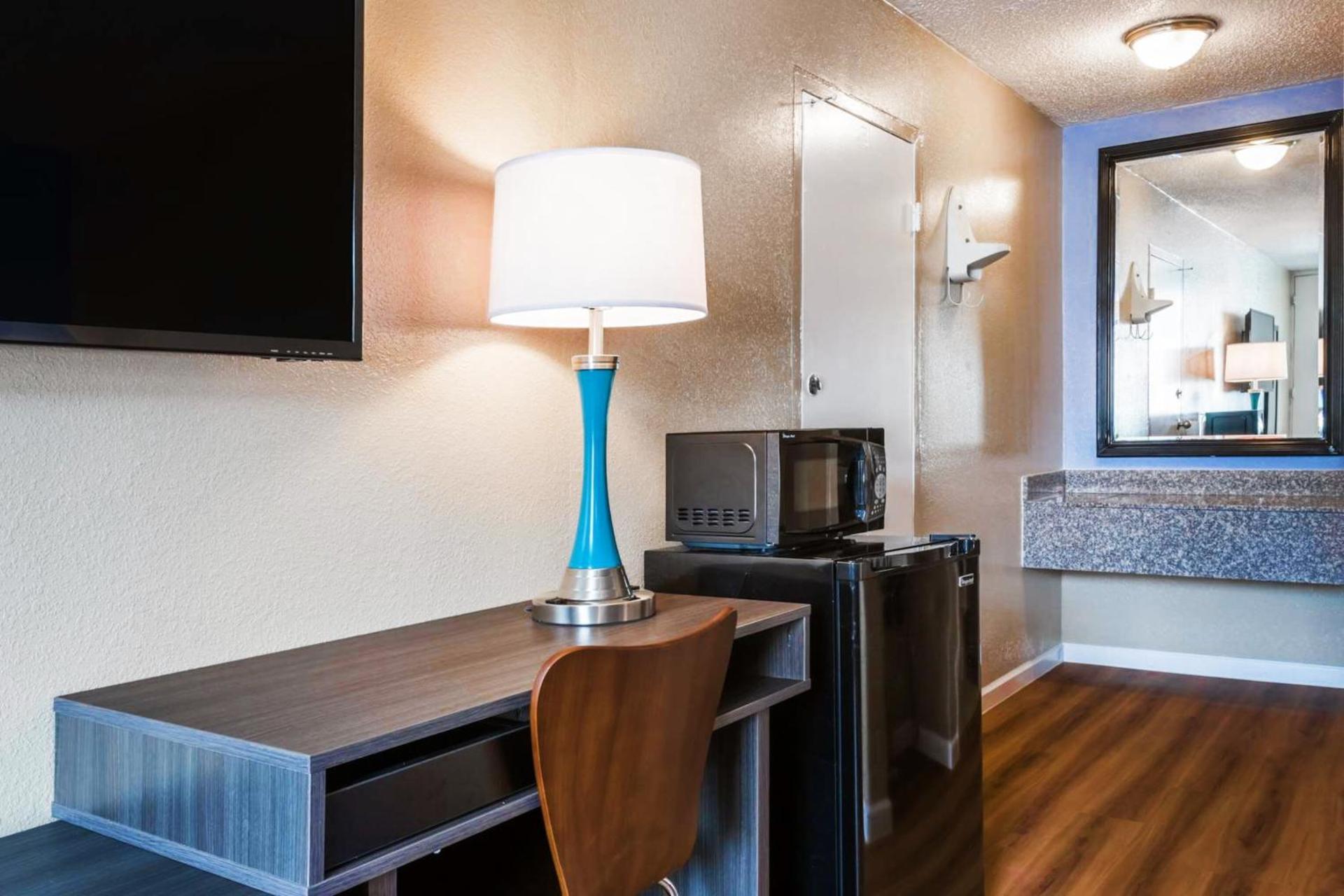 Super 8 by Wyndham Hardeeville - Savannah North