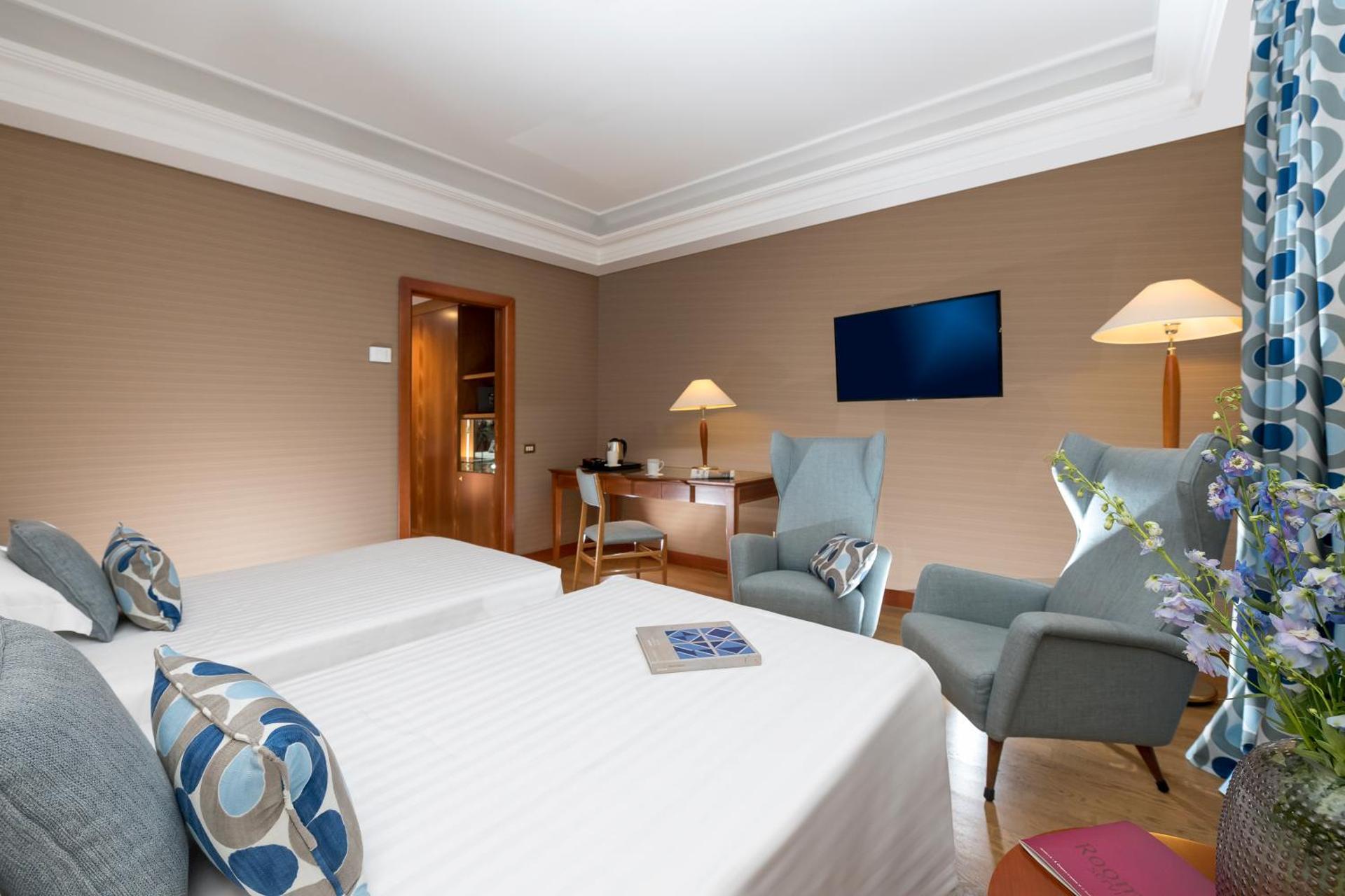 Photo of the whole room