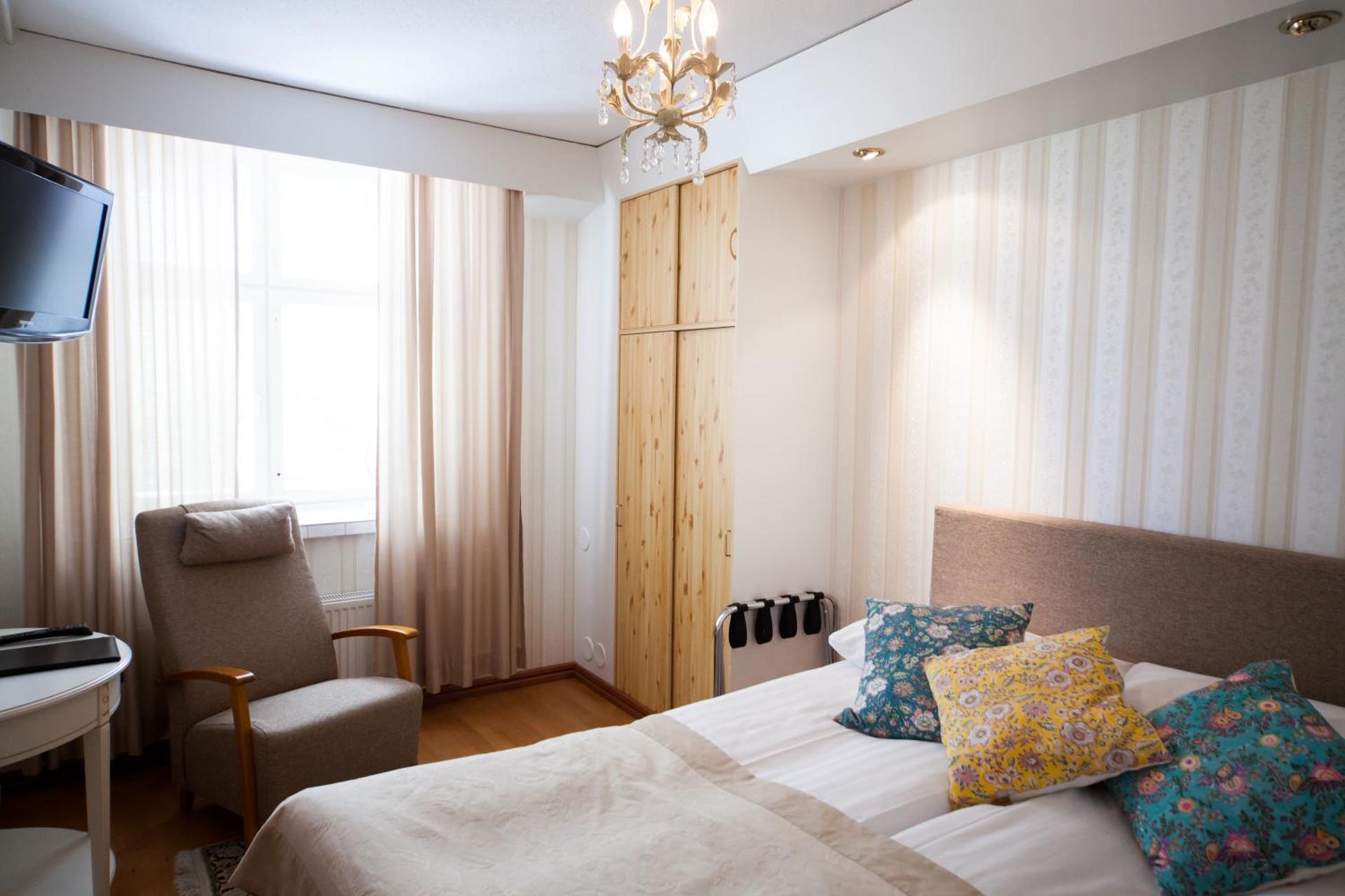 Small Double Room - Pets Allowed