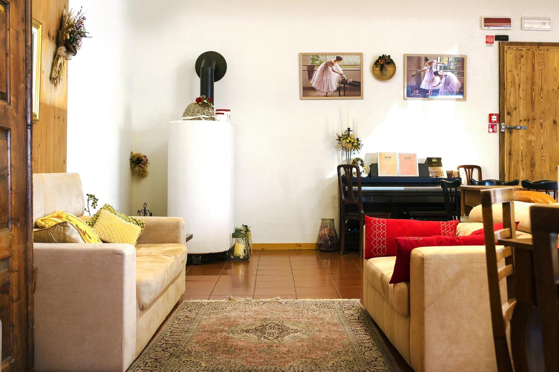 Communal lounge/ TV room