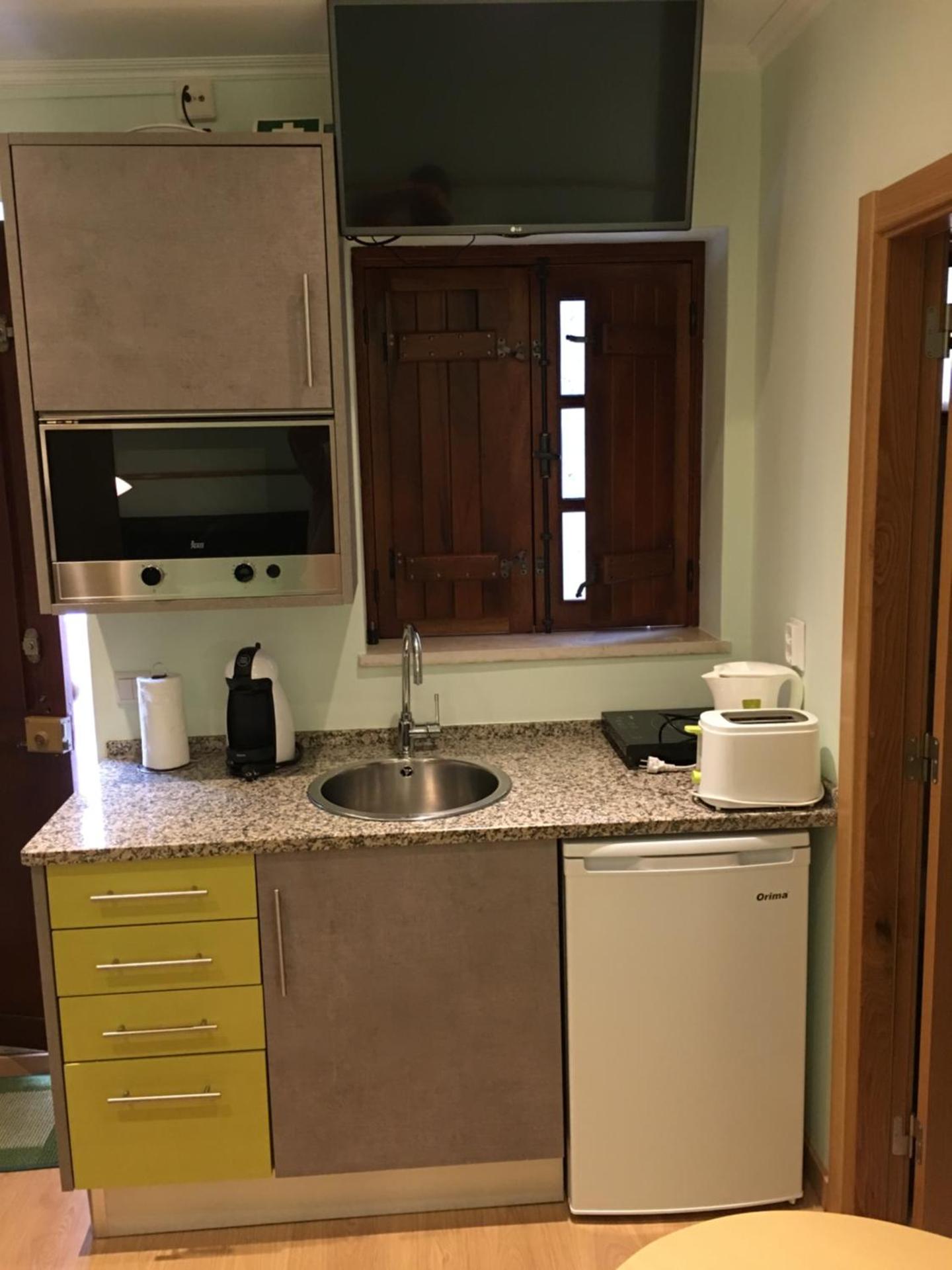 Kitchen or kitchenette